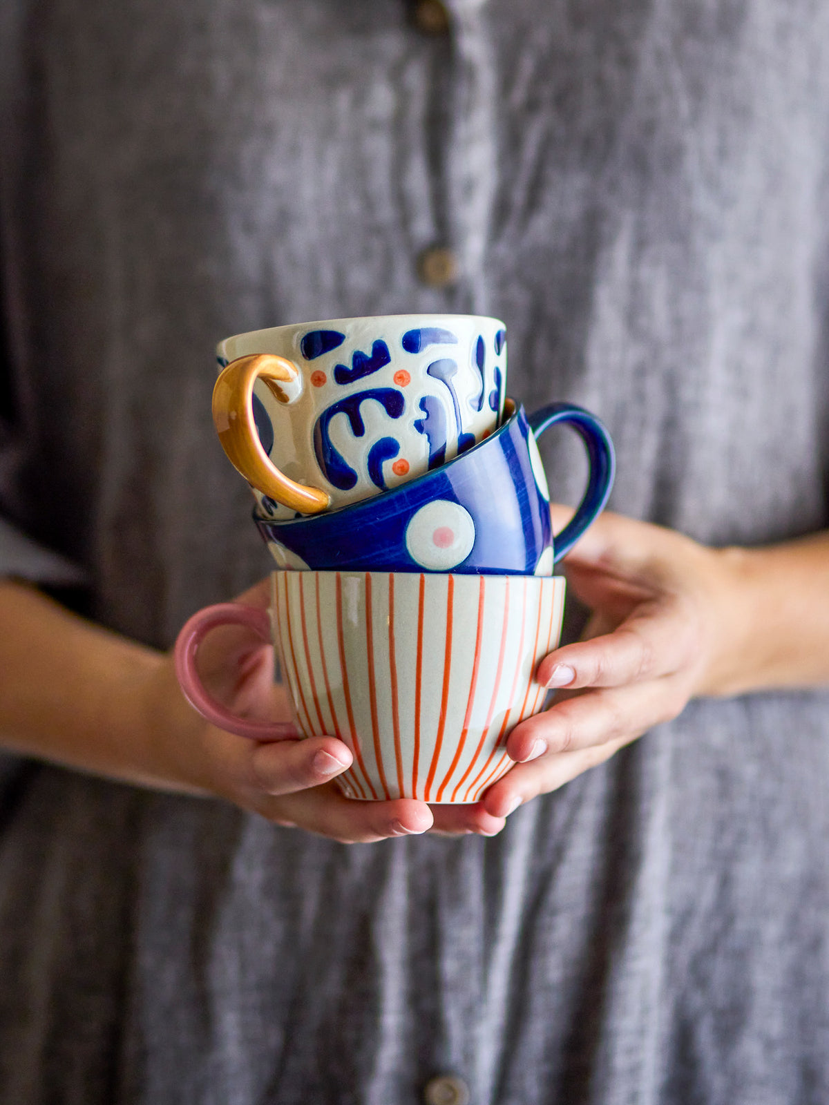 Eviaya Tasse, Blue, Steingut in Blau präsentiert im Onlineshop von KAQTU Design AG. Tasse ist von Bloomingville