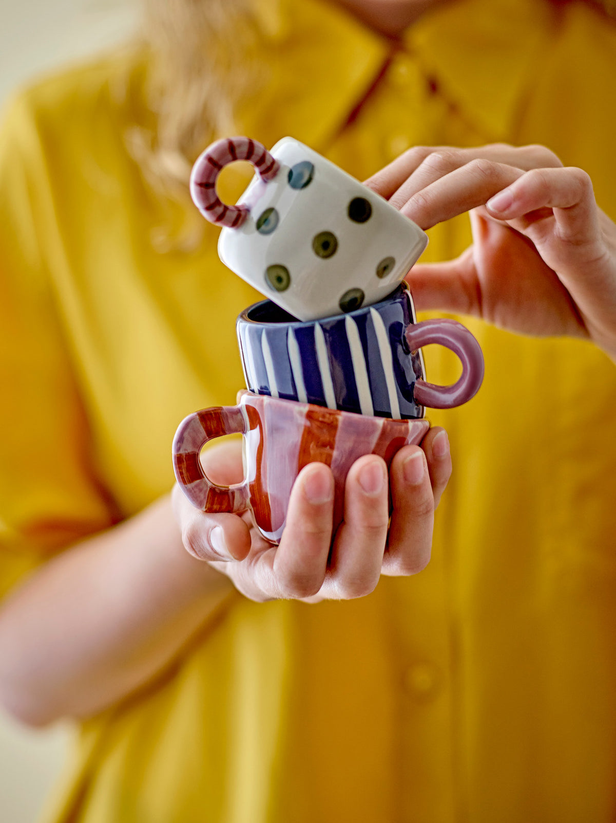 Nini Tasse, Blue, Steingut in Blau präsentiert im Onlineshop von KAQTU Design AG. Tasse ist von Bloomingville