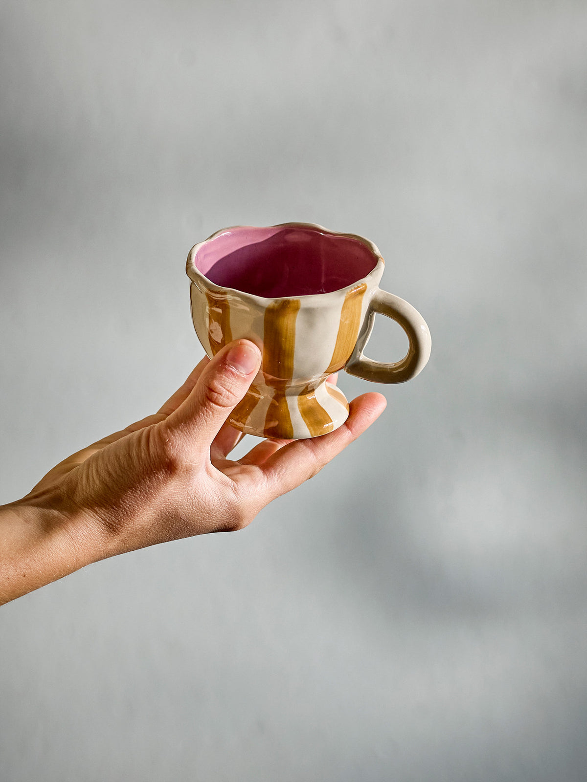 Willa Tasse, Braun, Steingut in Braun präsentiert im Onlineshop von KAQTU Design AG. Tasse ist von Bloomingville