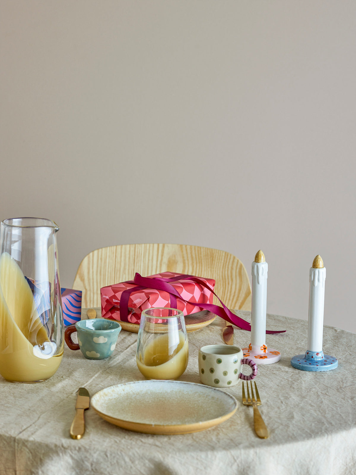 Heida Deko, Blue, Steingut in Blau präsentiert im Onlineshop von KAQTU Design AG. Kunstgegenstände ist von Bloomingville