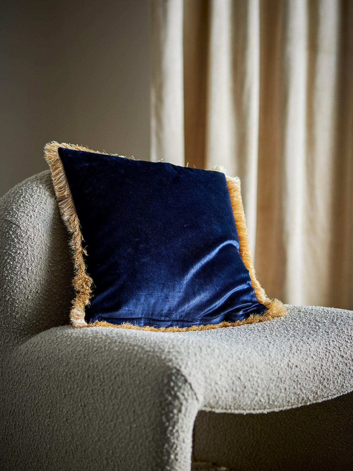 Eydis Kissen, Blau, Viskose in Blau präsentiert im Onlineshop von KAQTU Design AG. Deko Kissen ist von Bloomingville