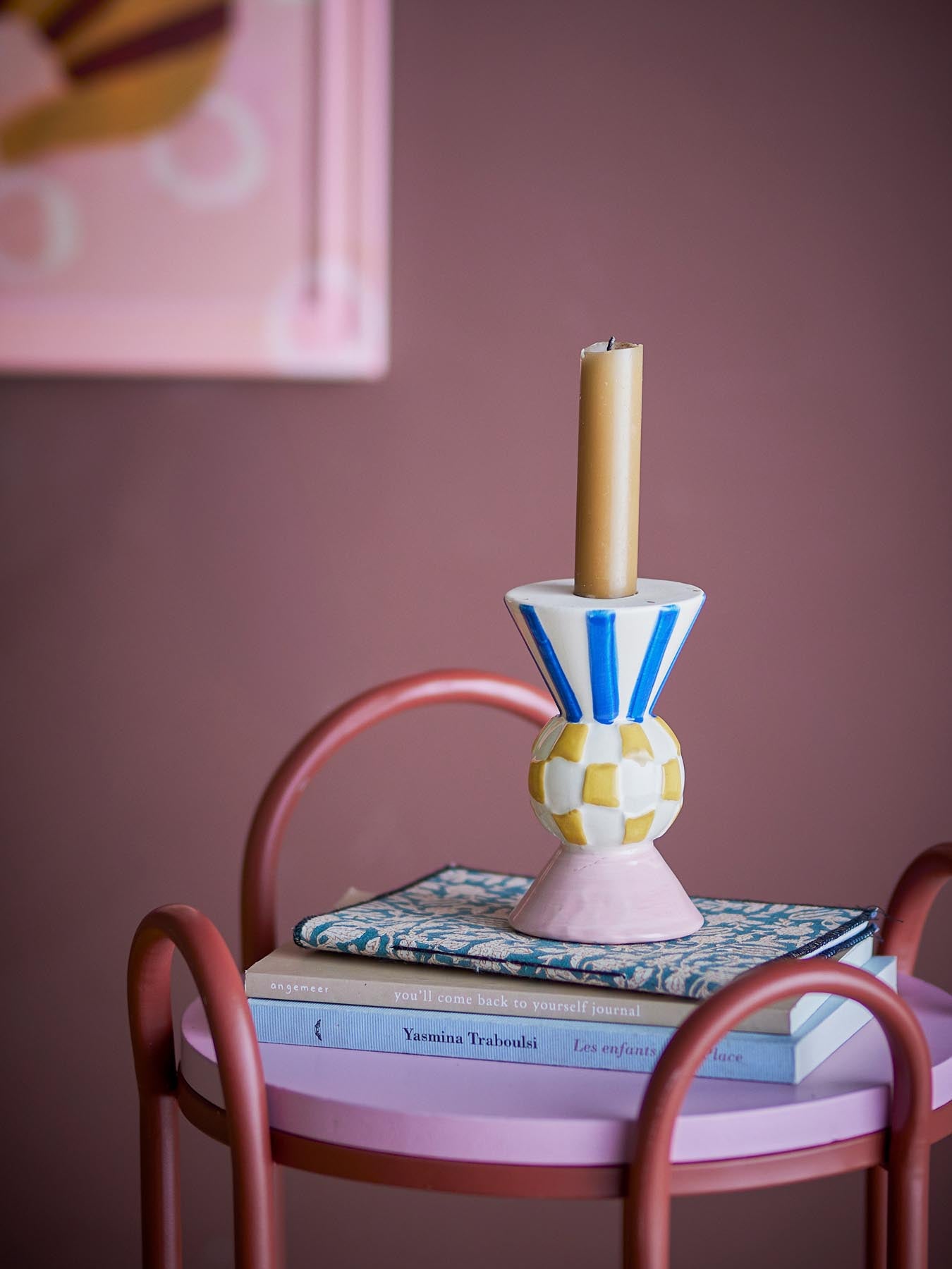 Stilvoller Bob Votive & Candle Holder von Bloomingville aus hochwertigem Steingut in sanftem Rosé. Ideal für Teelichter und Stumpenkerzen.