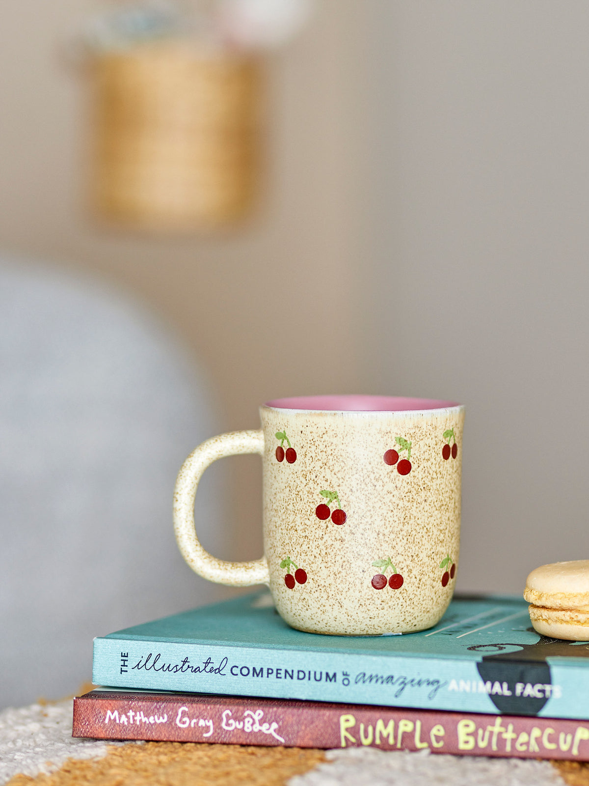 Cherry Tasse, Natur, Steingut in Natur präsentiert im Onlineshop von KAQTU Design AG. Tasse ist von Bloomingville Mini