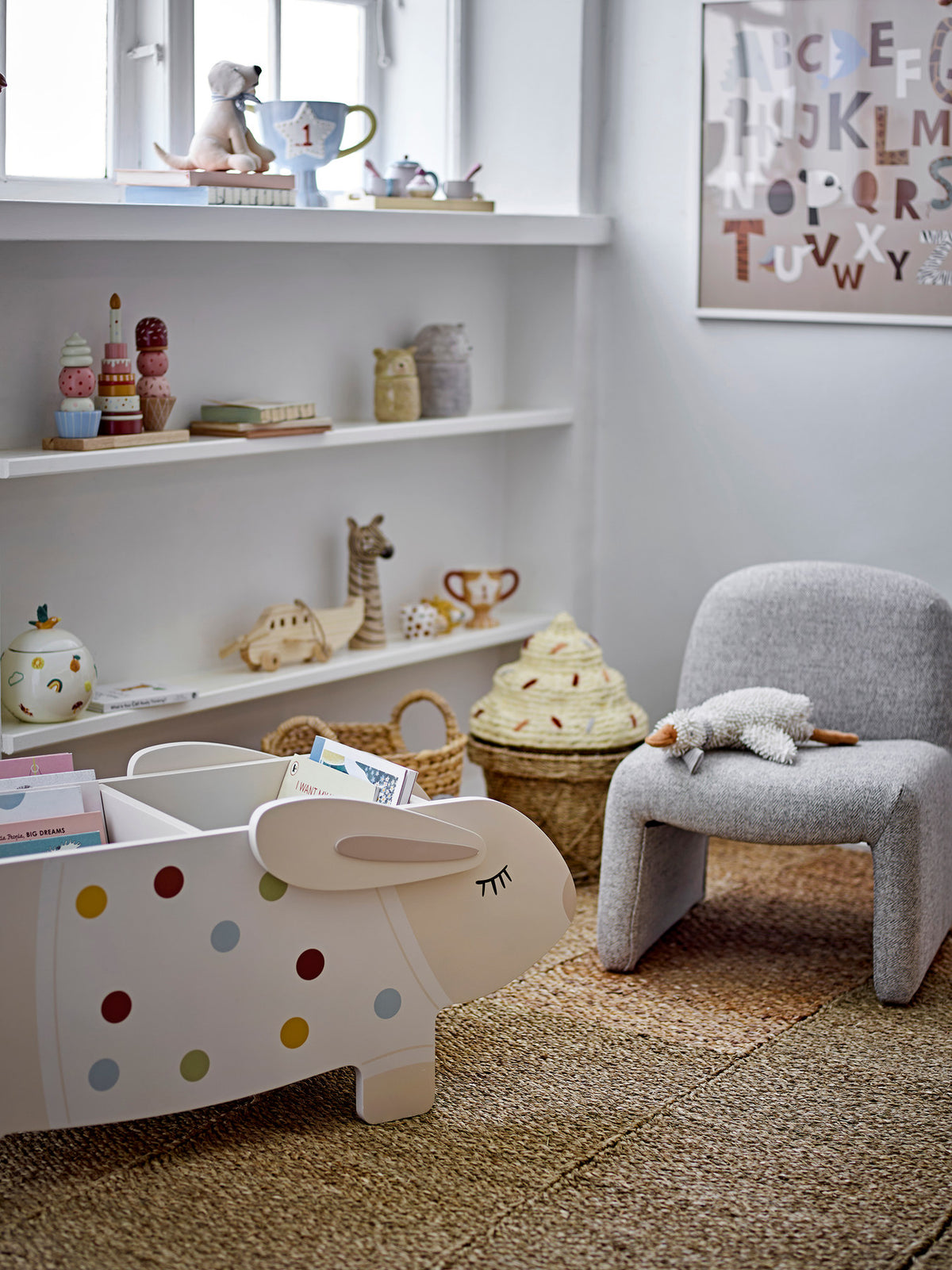 Villja Bücherständer, Weiss, FSC®100%, MDF in Weiß präsentiert im Onlineshop von KAQTU Design AG. Standregal ist von Bloomingville Mini