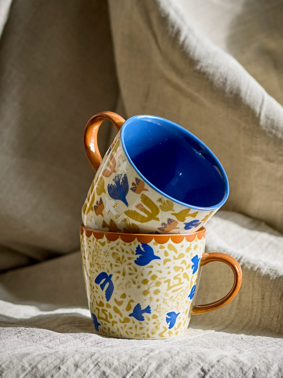 Anniversary Tasse, Braun, Steingut in Braun präsentiert im Onlineshop von KAQTU Design AG. Tasse ist von Bloomingville