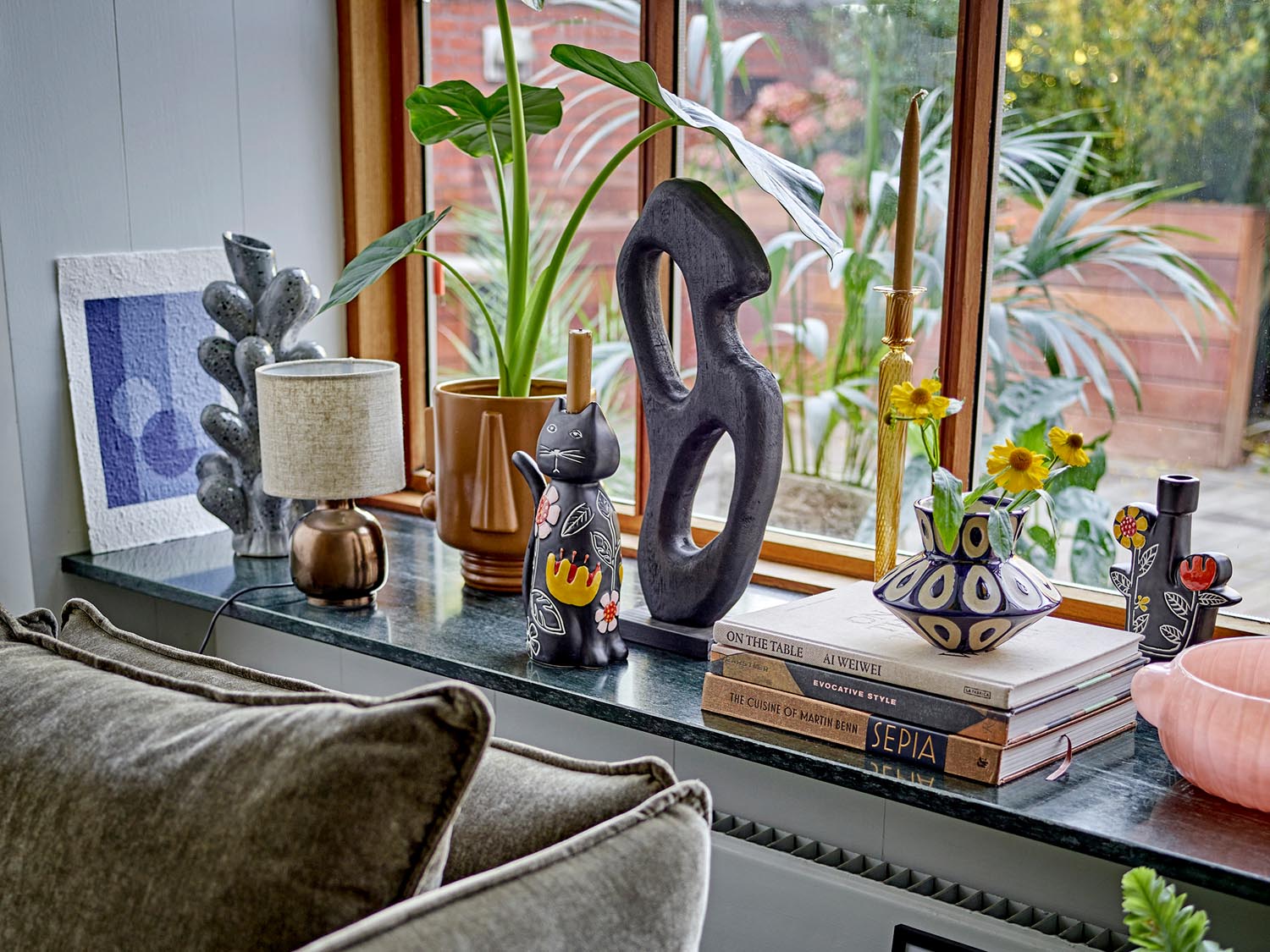 Vivielle Kerzenhalter, Schwarz, Steingut in Black präsentiert im Onlineshop von KAQTU Design AG. Kerzenständer ist von Bloomingville