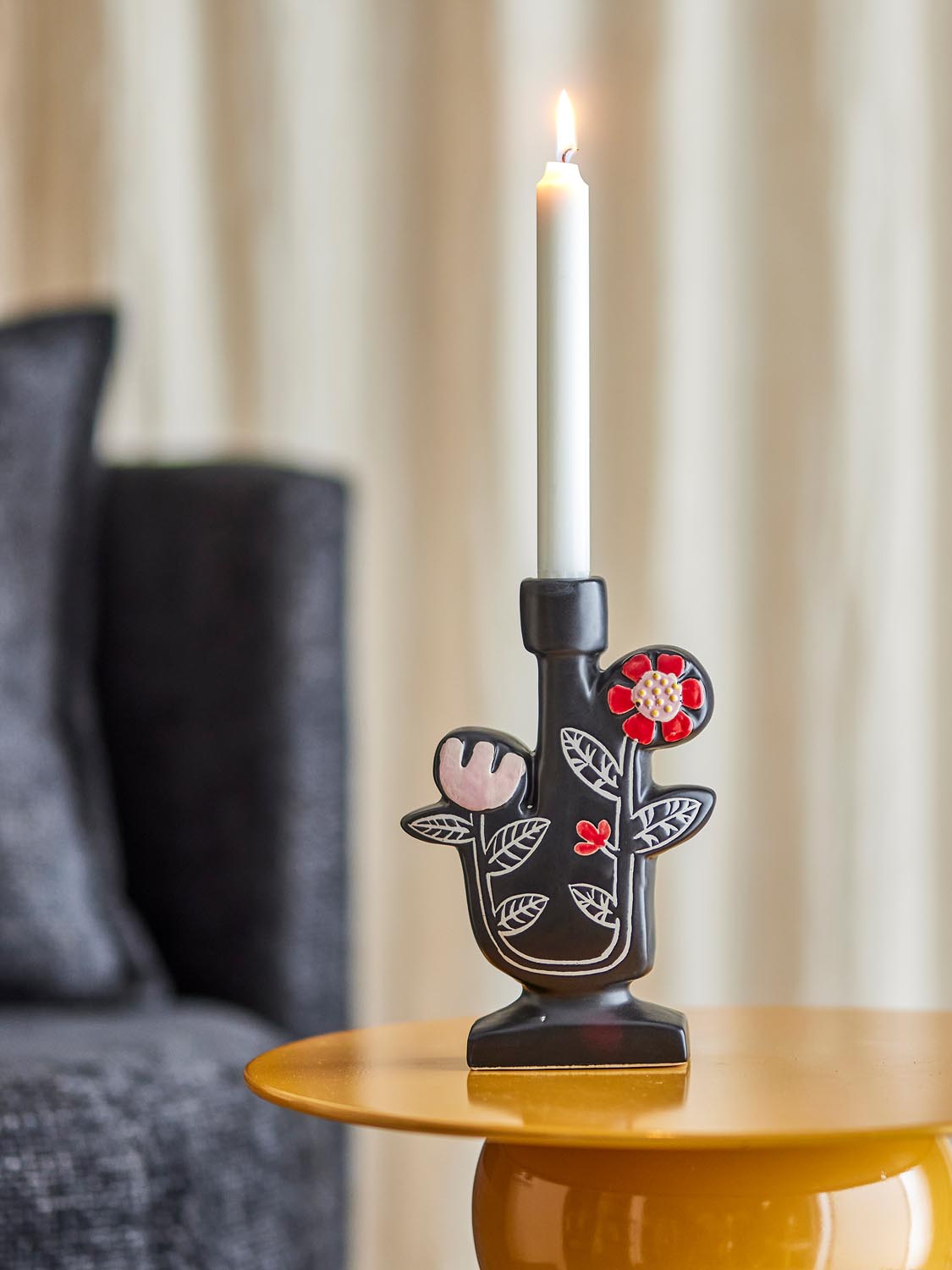 Vivielle Kerzenhalter, Schwarz, Steingut in Black präsentiert im Onlineshop von KAQTU Design AG. Kerzenständer ist von Bloomingville