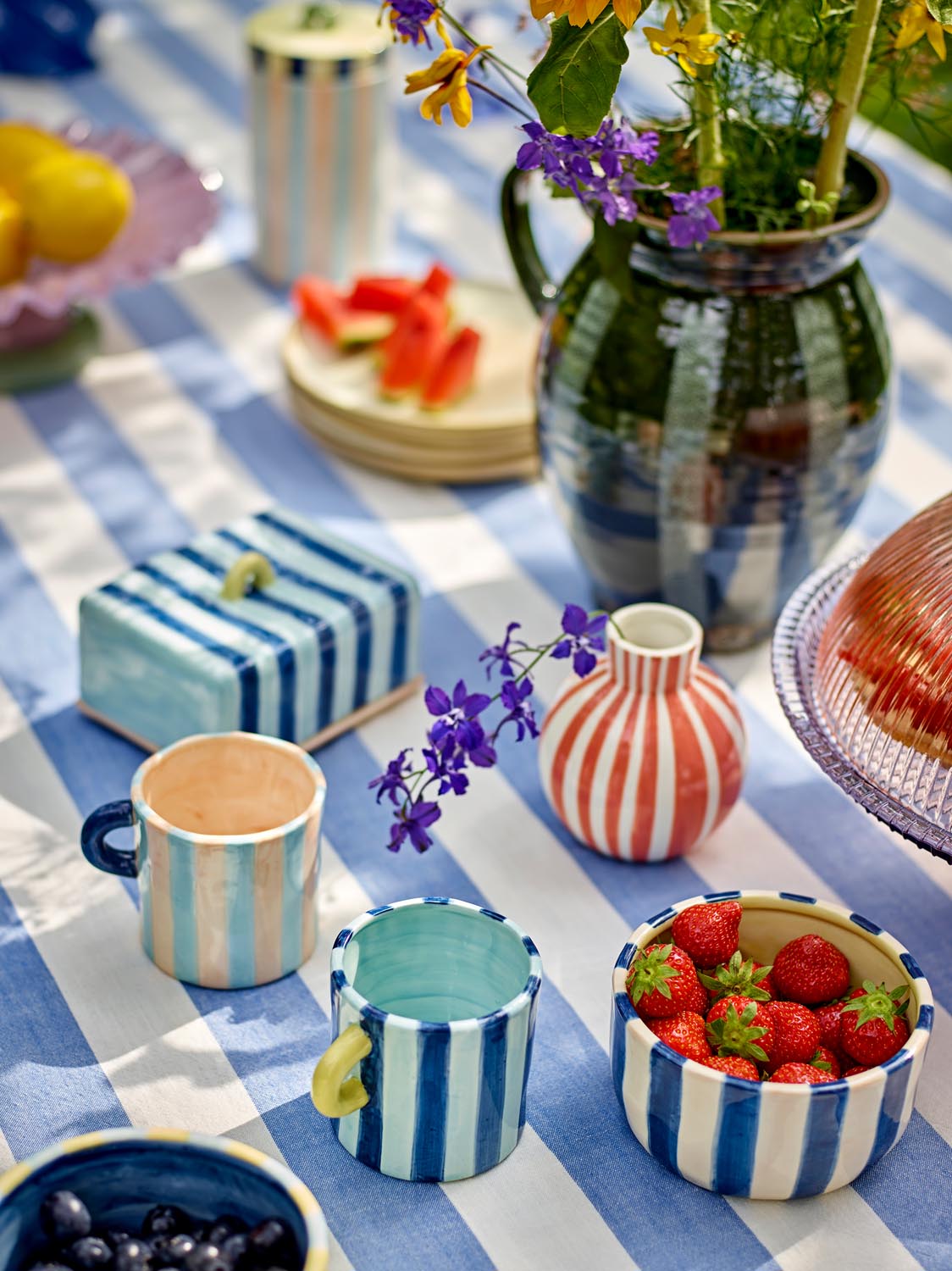 Phoenix Schale, Bunt, Steingut in Multi präsentiert im Onlineshop von KAQTU Design AG. Schale ist von Bloomingville