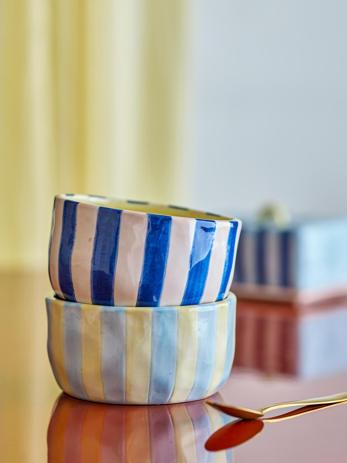 Phoenix Schale, Bunt, Steingut in Multi präsentiert im Onlineshop von KAQTU Design AG. Schale ist von Bloomingville