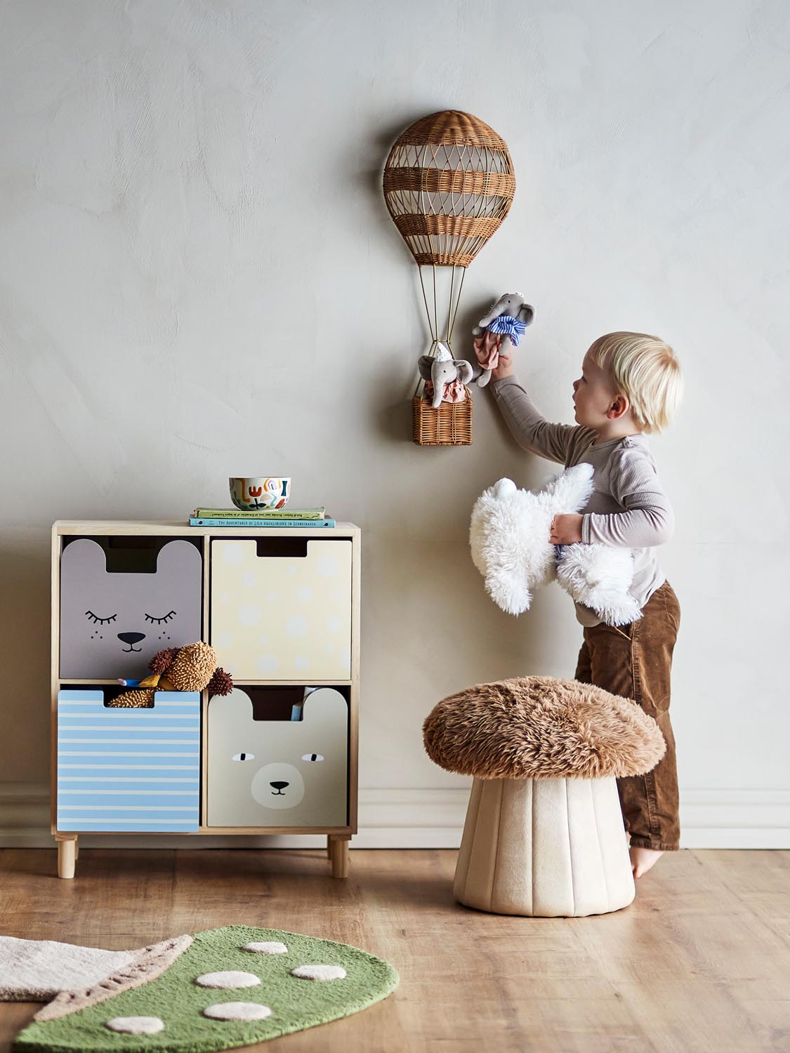 Calle Bücherregal mit Schubladen, Bunt, Paulownia in Multi präsentiert im Onlineshop von KAQTU Design AG. Bücherregal ist von Bloomingville Mini