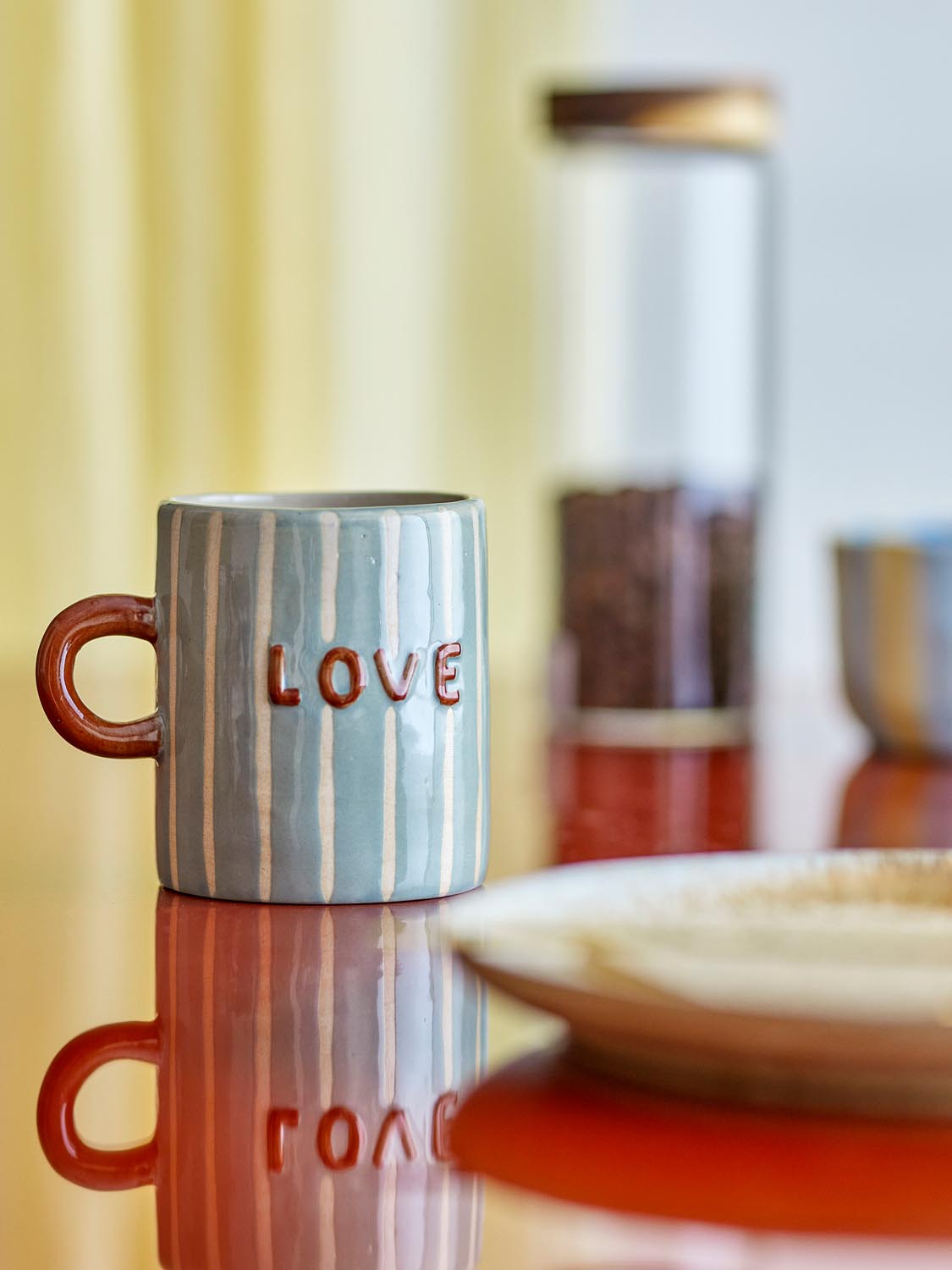 Cherish Becher, Blau, Steingut in Blue präsentiert im Onlineshop von KAQTU Design AG. Tasse ist von Bloomingville
