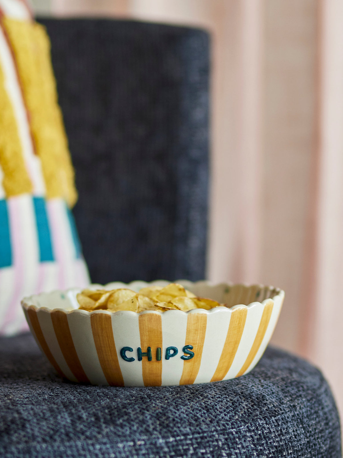 Chip Schale, Bunt, Steingut in Multi präsentiert im Onlineshop von KAQTU Design AG. Schale ist von Bloomingville