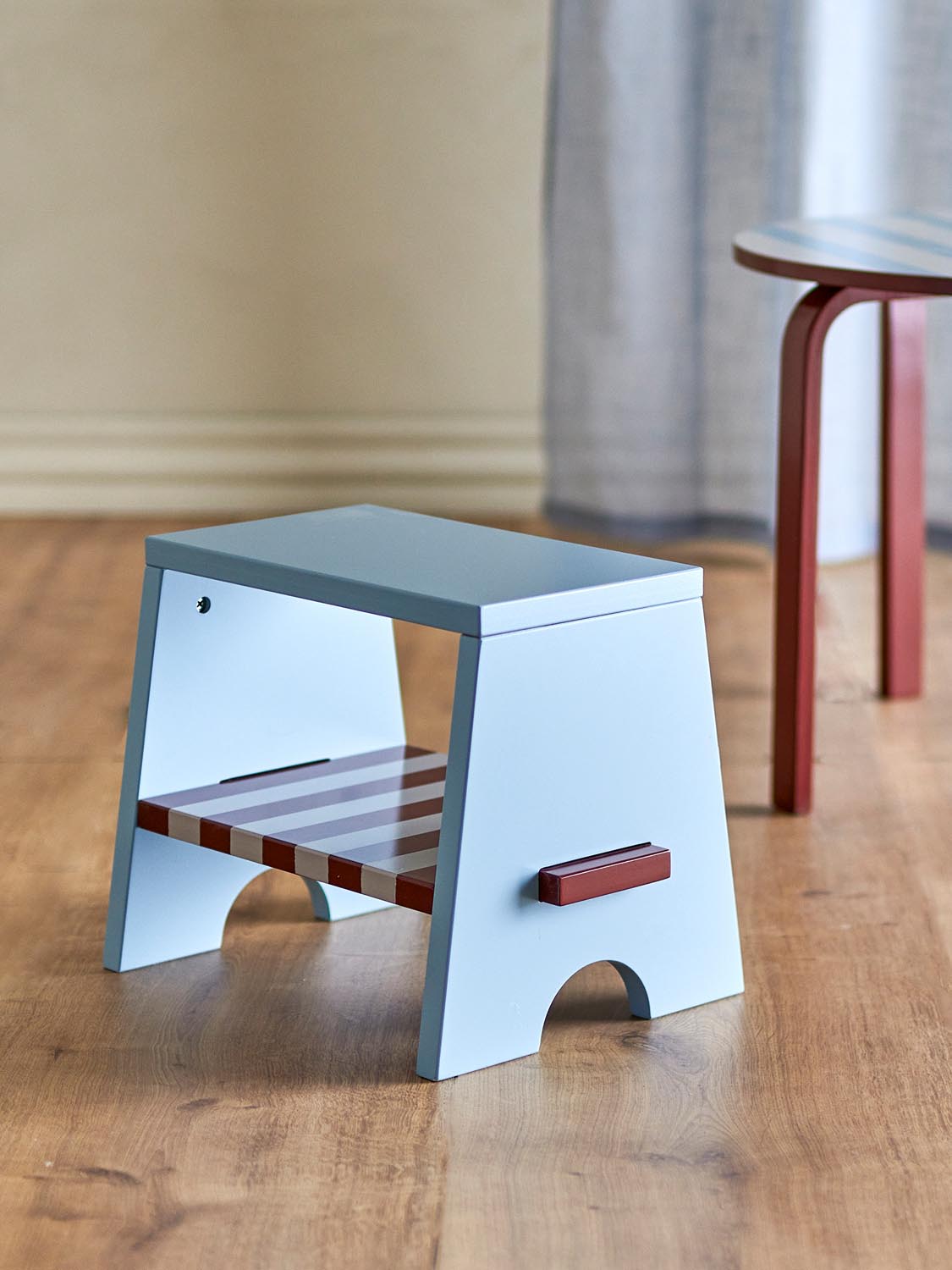Liova Hocker, Bunt, FSC®100%, MDF in Multi präsentiert im Onlineshop von KAQTU Design AG. Hocker ist von Bloomingville Mini