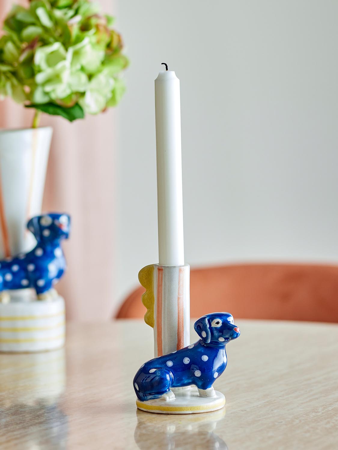 Dachsy Kerzenhalter, Bunt, Steingut in Multi präsentiert im Onlineshop von KAQTU Design AG. Kerzenständer ist von Bloomingville