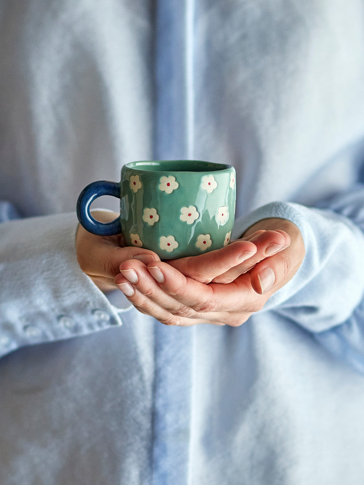 Nini Tasse, Blau, Steingut in Blue präsentiert im Onlineshop von KAQTU Design AG. Tasse ist von Bloomingville
