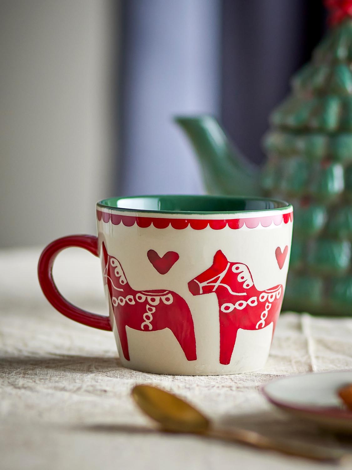 Siffer Becher, Bunt, Steingut in Multi präsentiert im Onlineshop von KAQTU Design AG. Tasse ist von Bloomingville