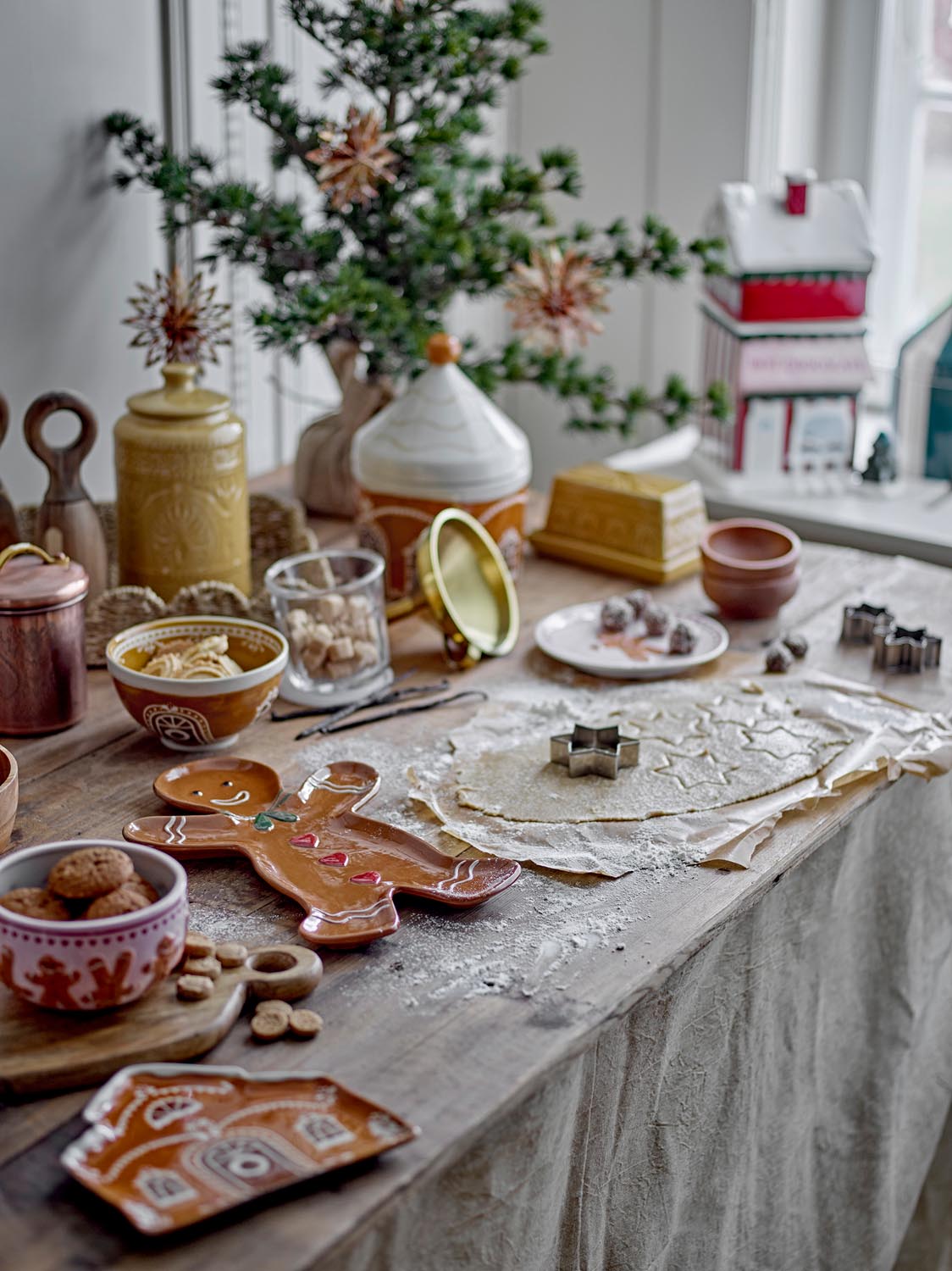 Binna Schale, Rose, Steingut in Rose präsentiert im Onlineshop von KAQTU Design AG. Schale ist von Bloomingville