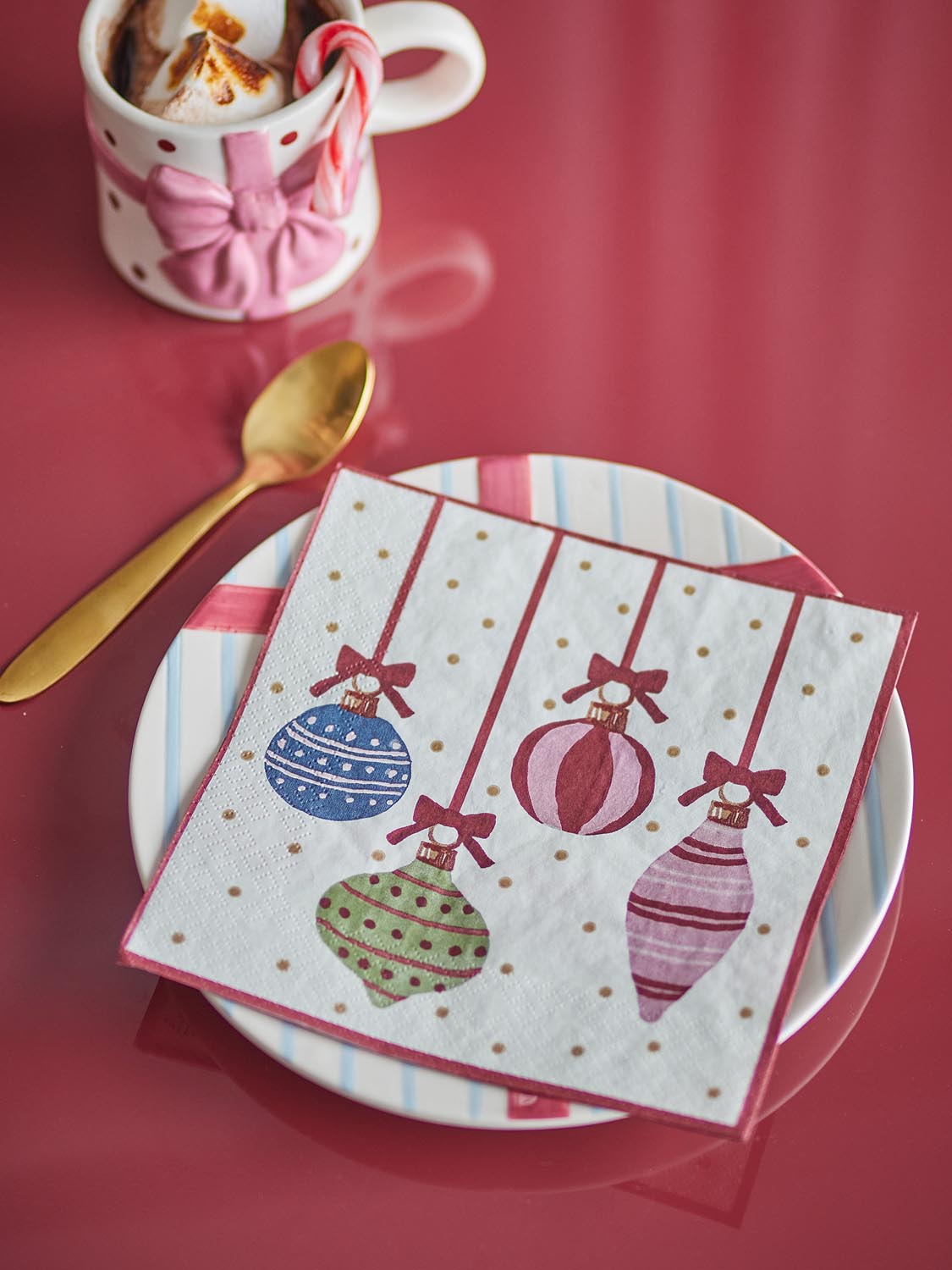 Ornamentia Serviette, Rot, FSC®Mix, Paper in Red präsentiert im Onlineshop von KAQTU Design AG. Servietten ist von Bloomingville