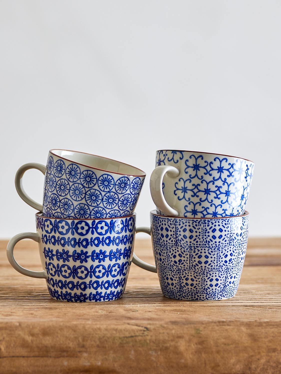 Karine Becher, Blau, Steingut in Blue präsentiert im Onlineshop von KAQTU Design AG. Tasse ist von Bloomingville