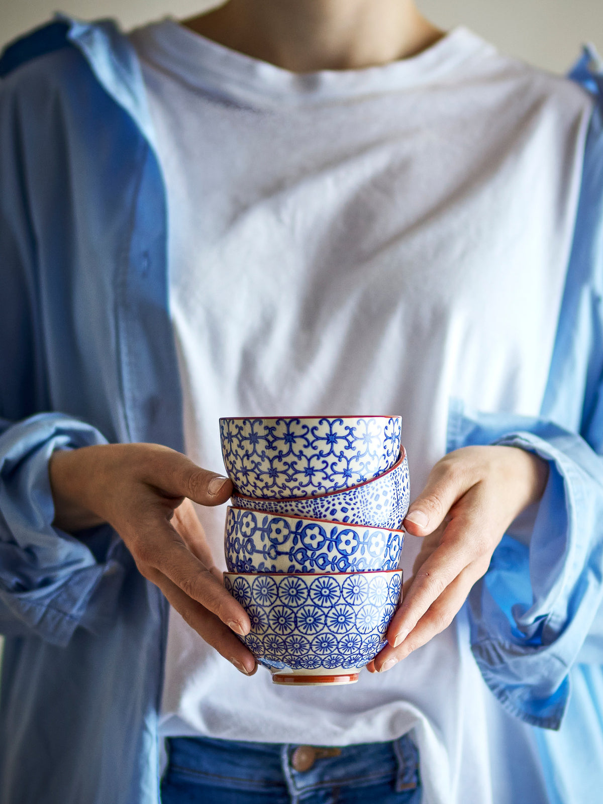 Karine Schale, Blau, Steingut in Blue präsentiert im Onlineshop von KAQTU Design AG. Schale ist von Bloomingville