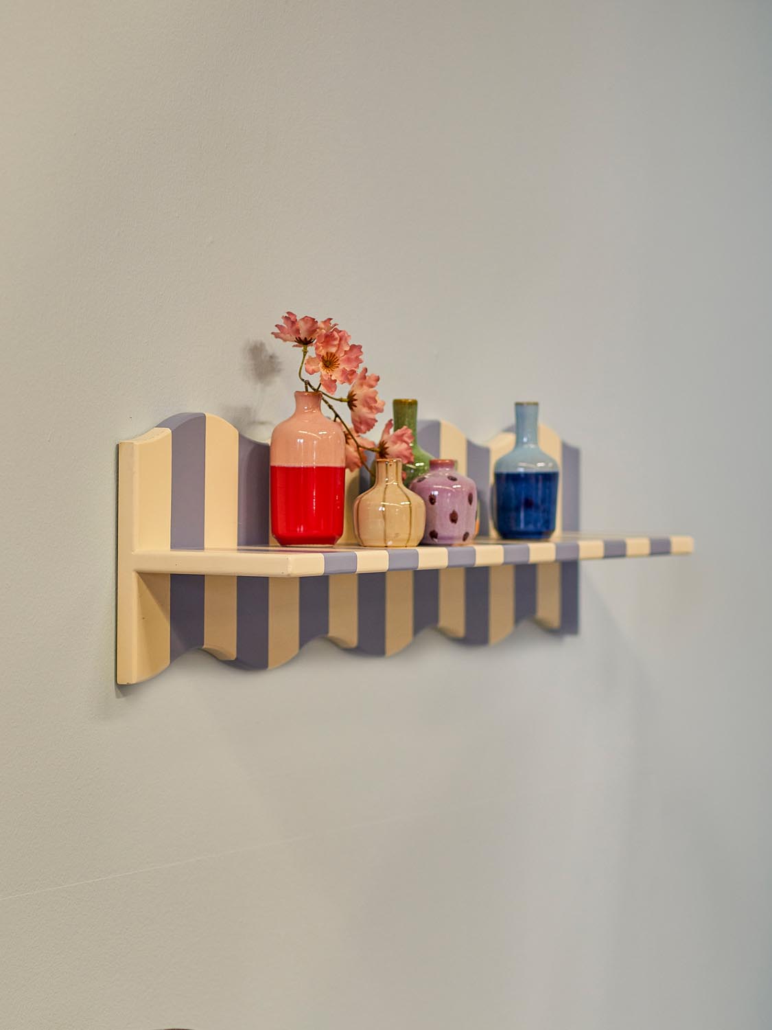 Bubbi Regal, Bunt, MDF in Multi präsentiert im Onlineshop von KAQTU Design AG. Wandregal ist von Bloomingville
