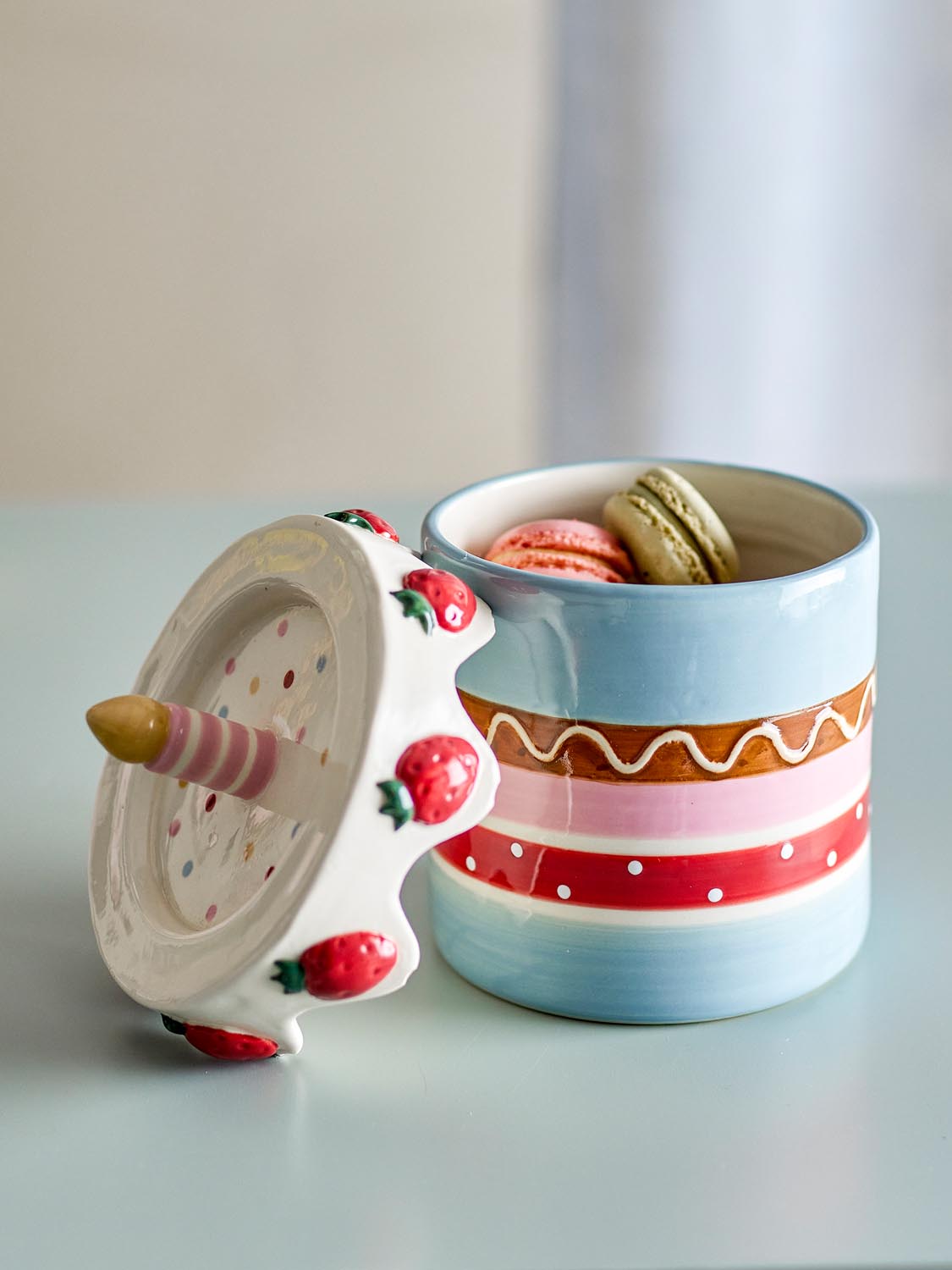 Milkya Gefäß mit Deckel, Bunt, Steingut in Multi präsentiert im Onlineshop von KAQTU Design AG. Kanne ist von Bloomingville Mini