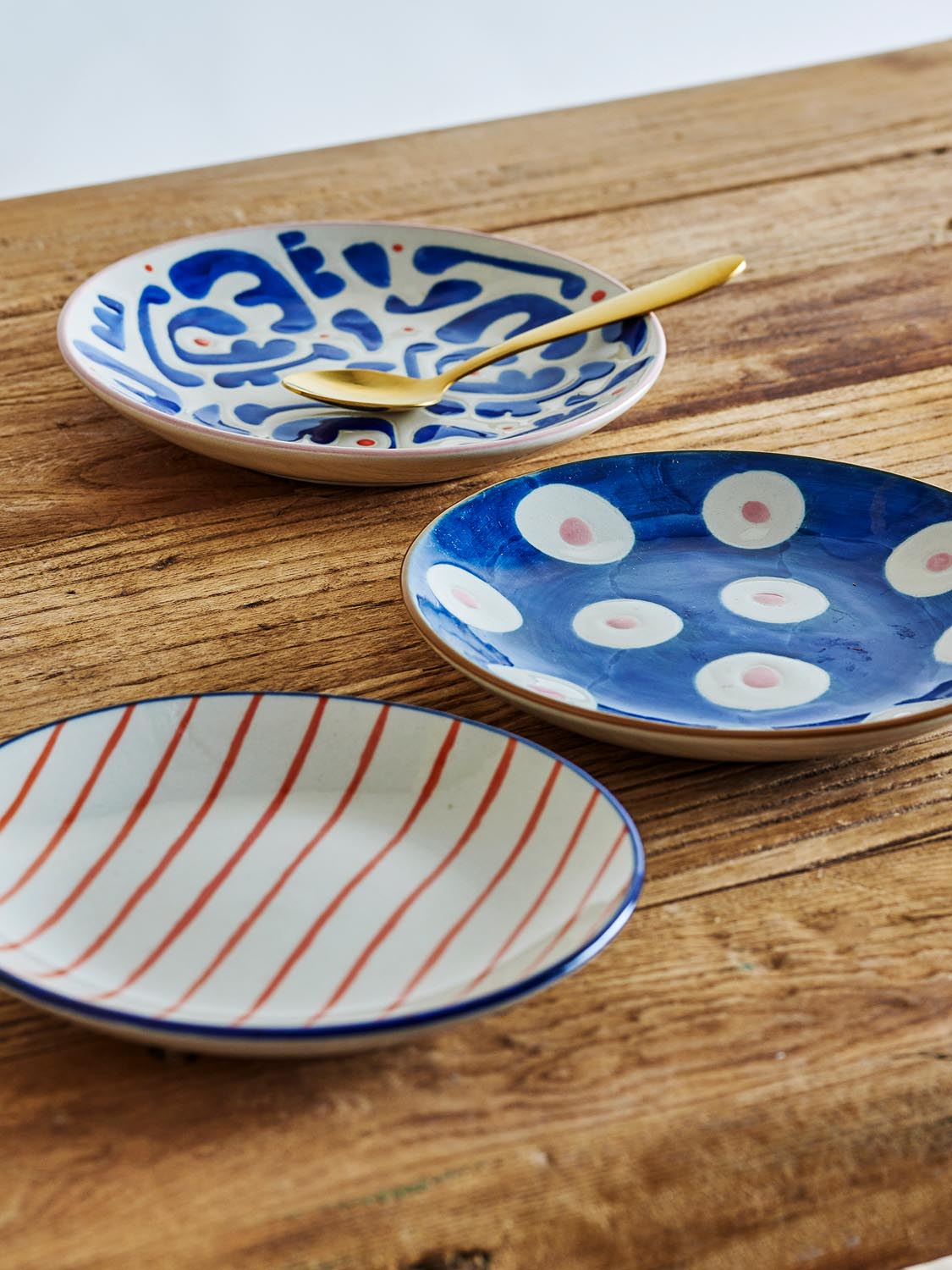 Eviaya Teller, Bunt, Steingut in Multi präsentiert im Onlineshop von KAQTU Design AG. Teller ist von Bloomingville