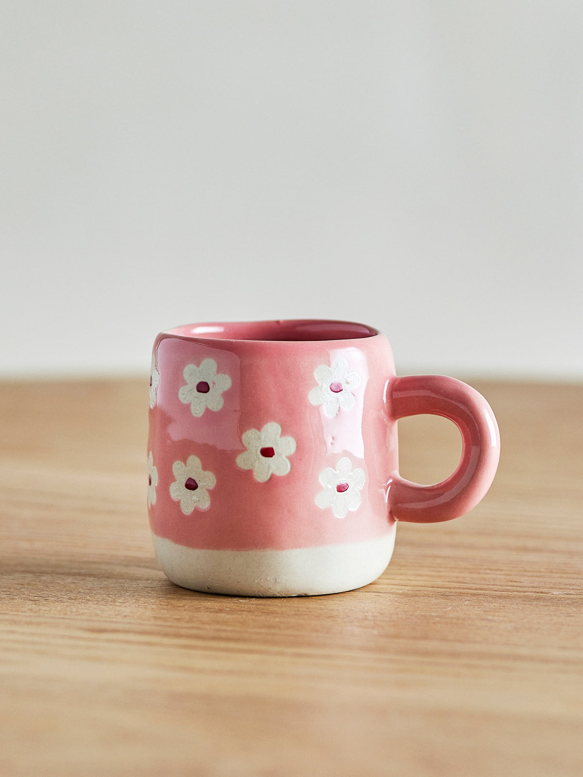 Millie Tasse, Bunt, Steingut in Multi präsentiert im Onlineshop von KAQTU Design AG. Tasse ist von Bloomingville Mini