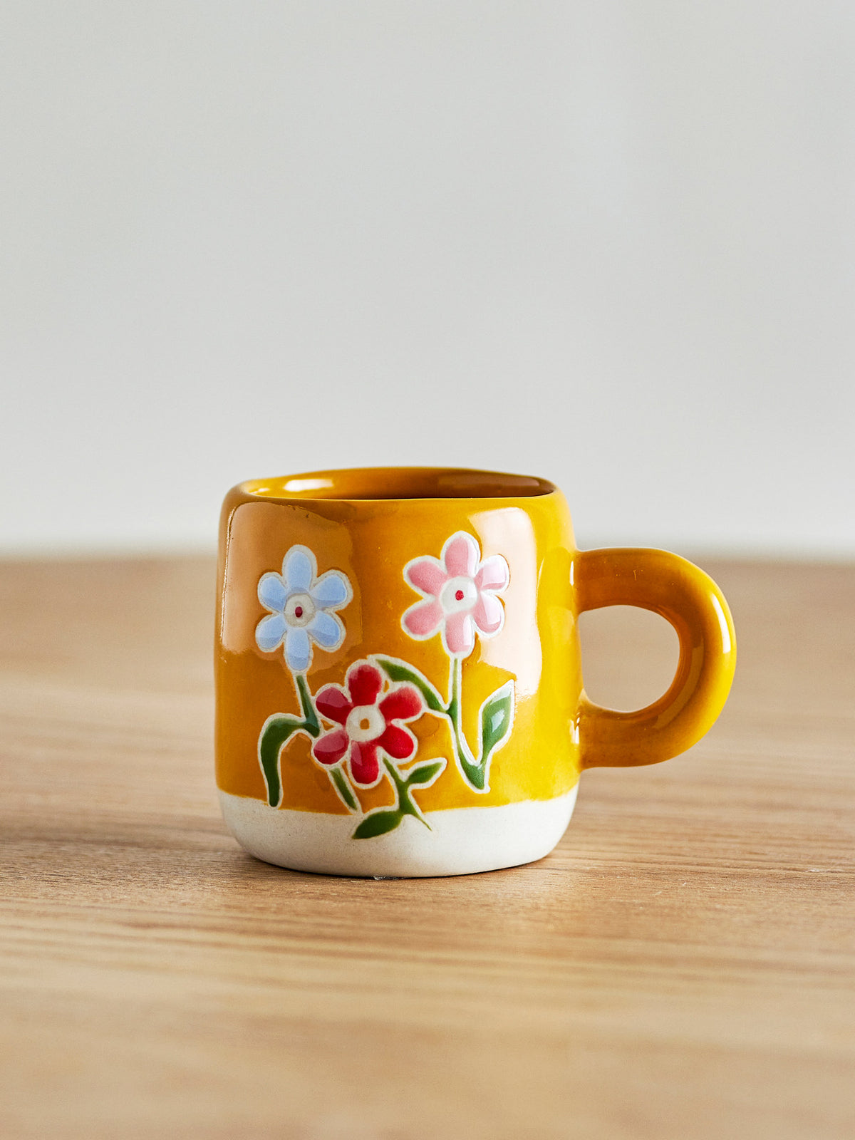 Millie Tasse, Bunt, Steingut in Multi präsentiert im Onlineshop von KAQTU Design AG. Tasse ist von Bloomingville Mini