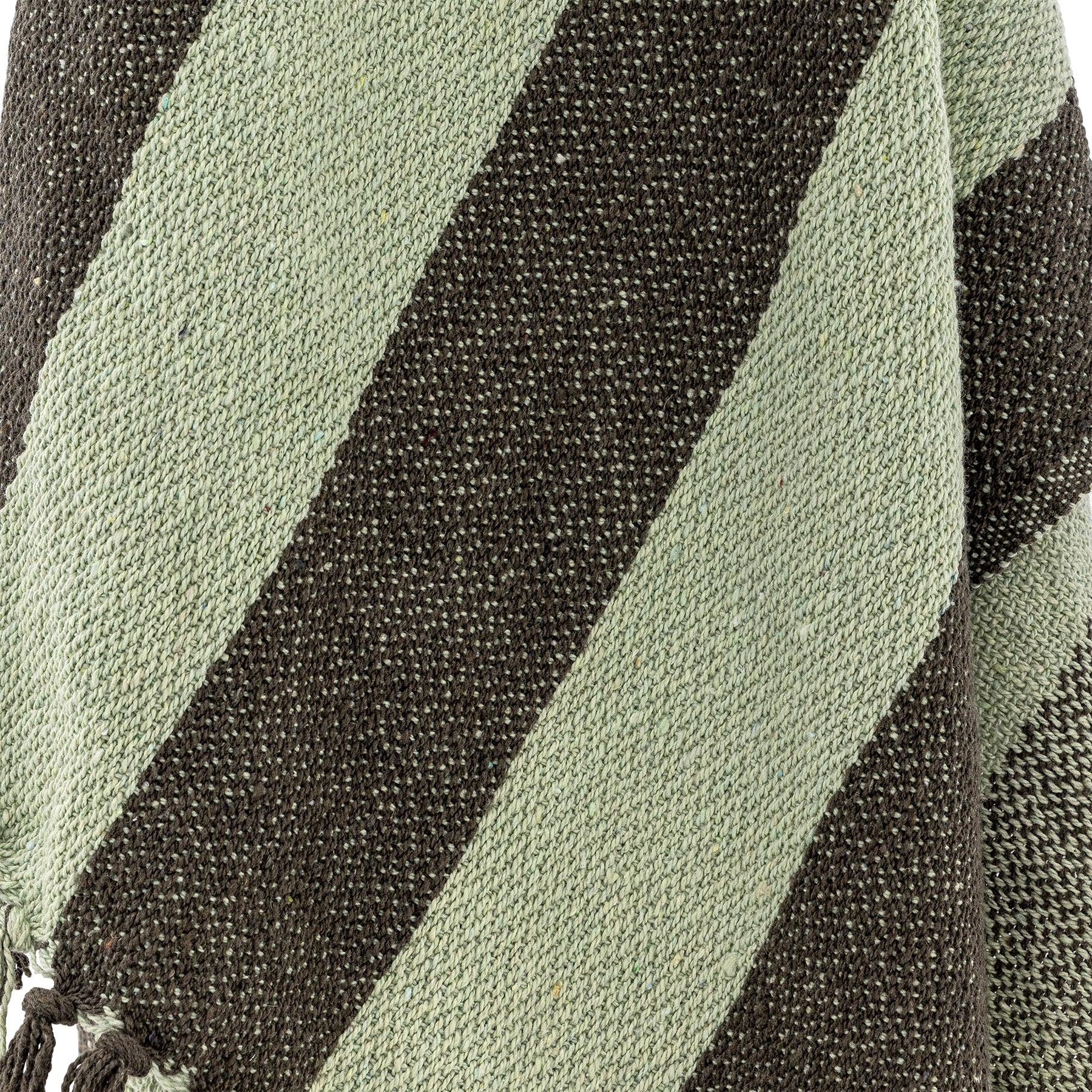 Frello Decke, Grün, Recycelte Baumwolle in Green präsentiert im Onlineshop von KAQTU Design AG. Bettüberwurf ist von Bloomingville