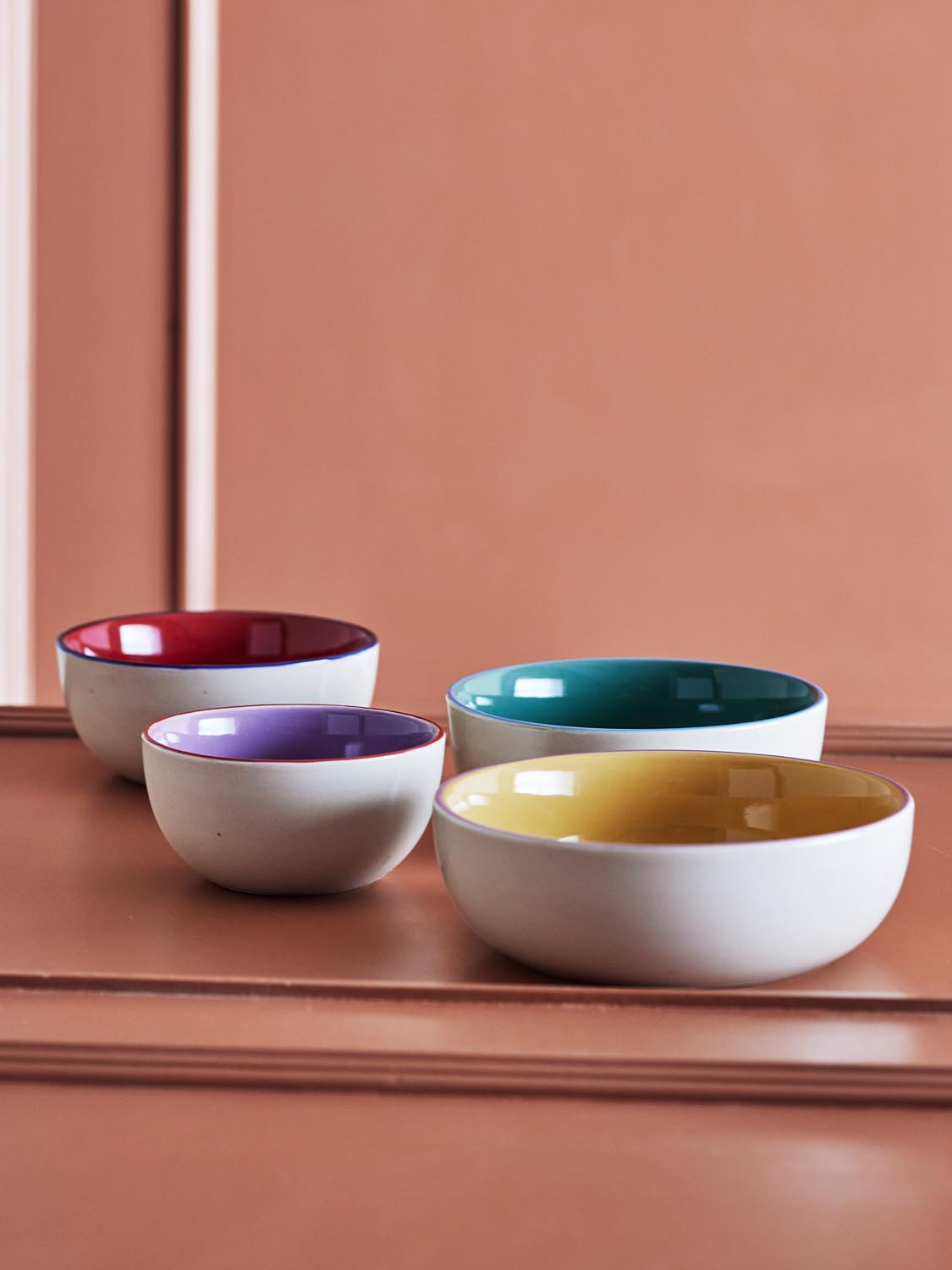 Vista Schale, Bunt, Steingut in Multi präsentiert im Onlineshop von KAQTU Design AG. Schale ist von Bloomingville