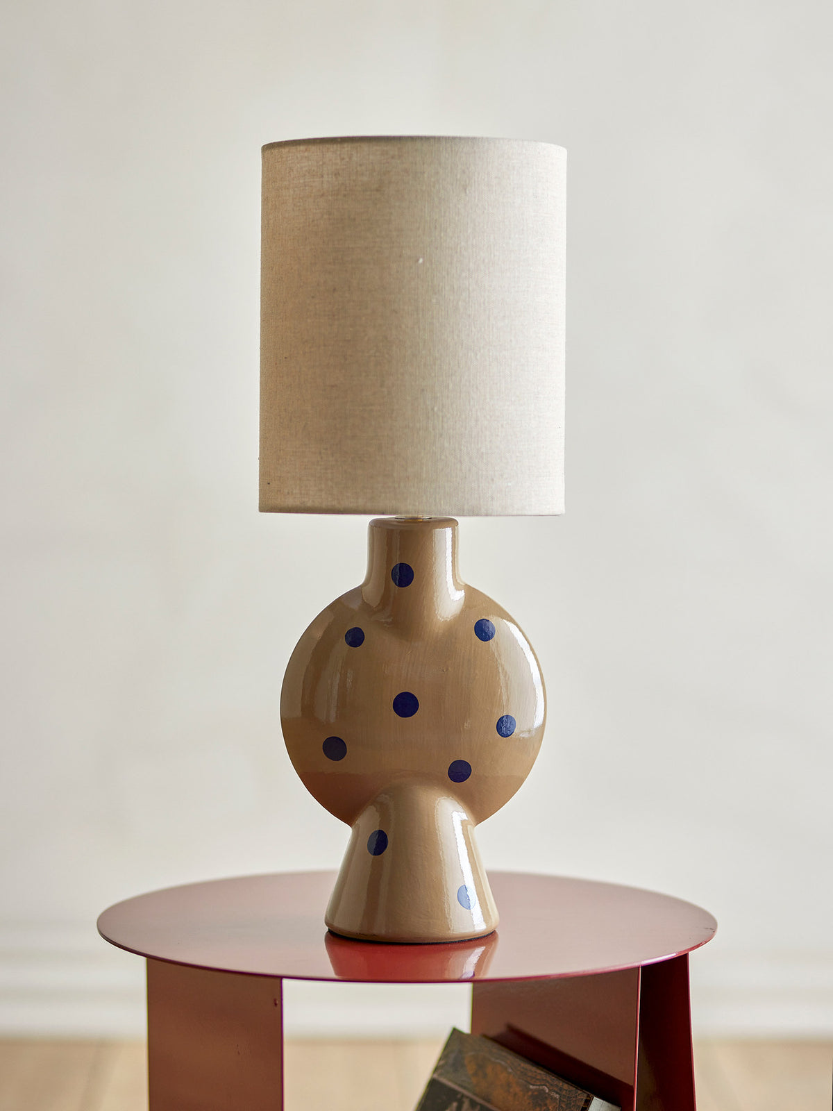 Sergio Tischlampe, Bunt, Steingut in Multi präsentiert im Onlineshop von KAQTU Design AG. Tischleuchte ist von Bloomingville