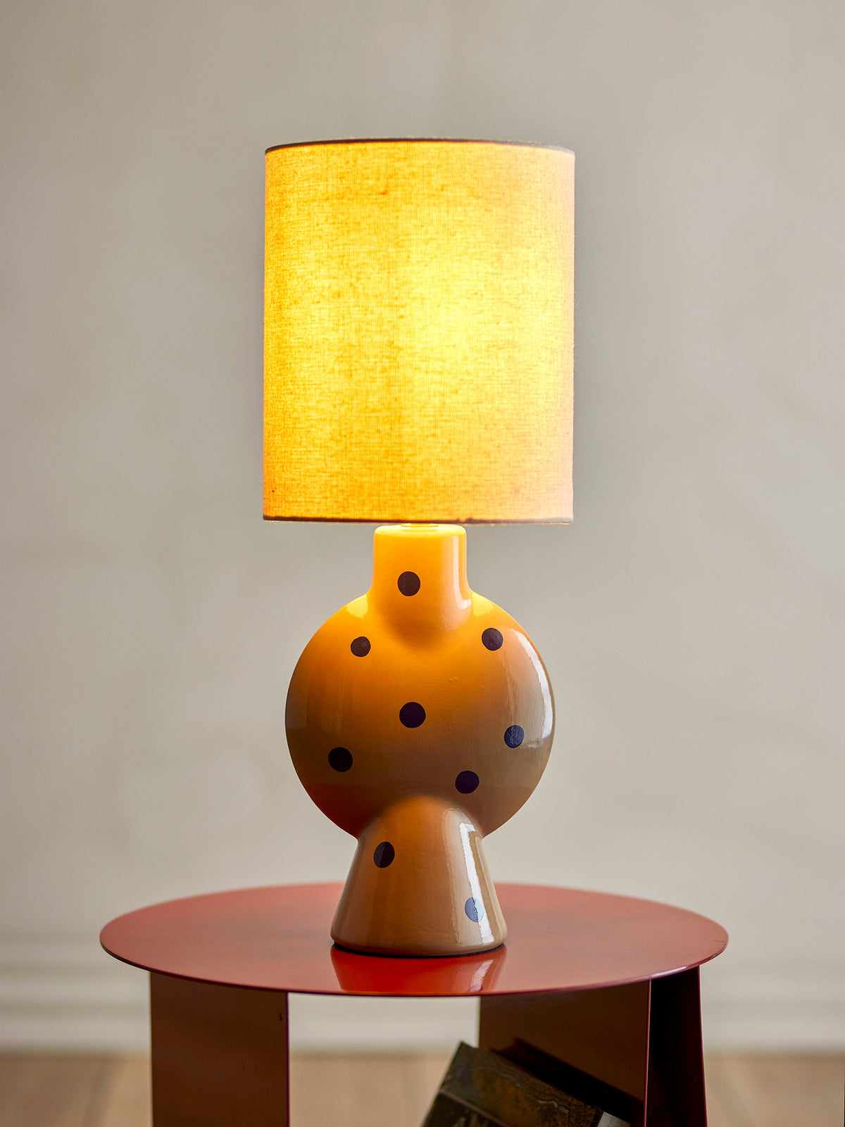 Sergio Tischlampe, Bunt, Steingut in Multi präsentiert im Onlineshop von KAQTU Design AG. Tischleuchte ist von Bloomingville