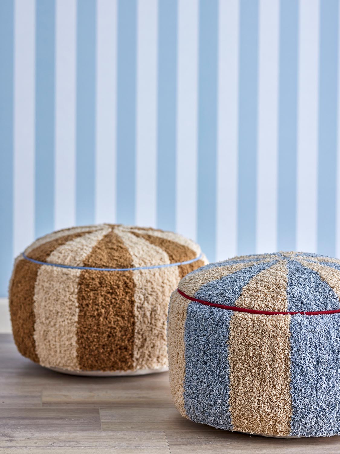 Charoline Pouf, Blau, Baumwolle in Blue präsentiert im Onlineshop von KAQTU Design AG. Pouf ist von Bloomingville Mini