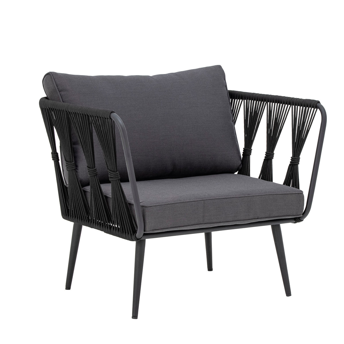 Pavone Loungesessel, Schwarz, Metall in Black präsentiert im Onlineshop von KAQTU Design AG. Outdoor-Sessel mit Armlehnen ist von Bloomingville
