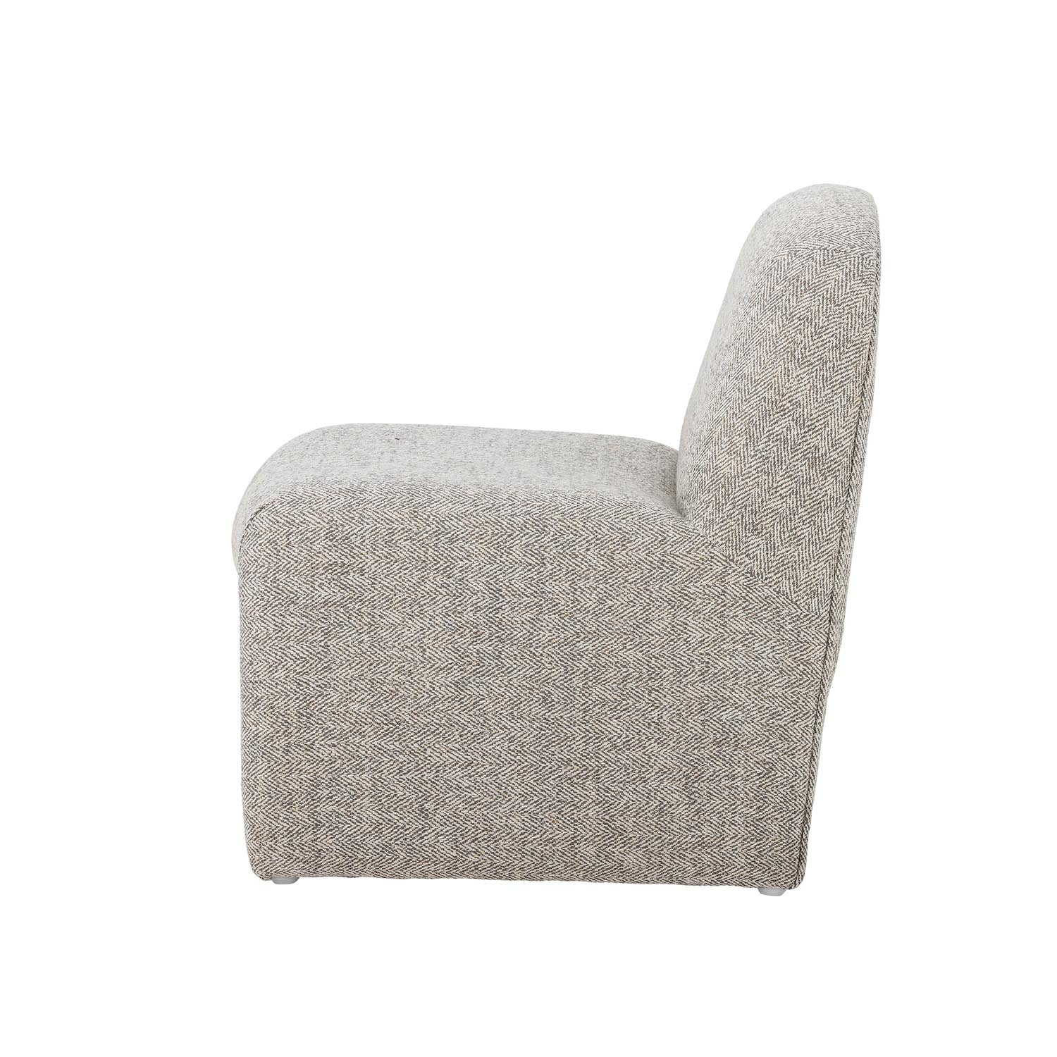 Der Neel Stuhl in modernem Grau von Bloomingville Mini vereint Komfort und Stil für Kinder. Ideal zum Spielen und Lernen, mit pflegeleichtem Polyesterbezug.