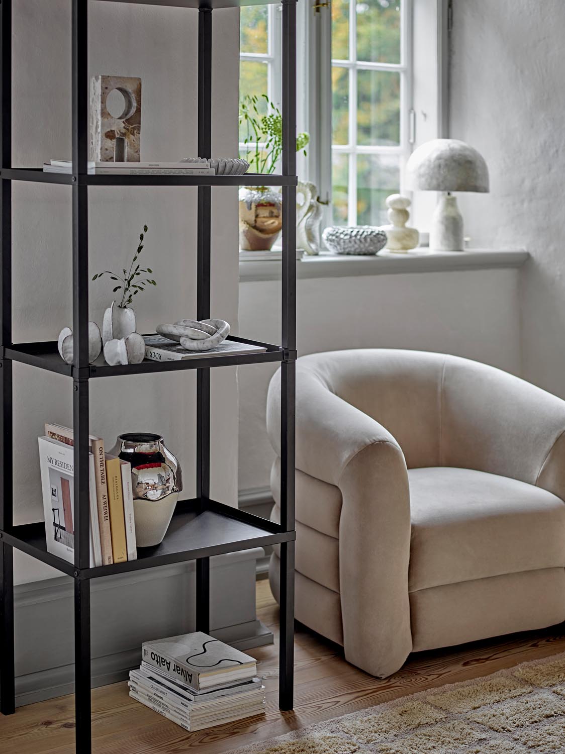 Loups Bücherregal, Schwarz, Metall in Black präsentiert im Onlineshop von KAQTU Design AG. Bücherregal ist von Bloomingville
