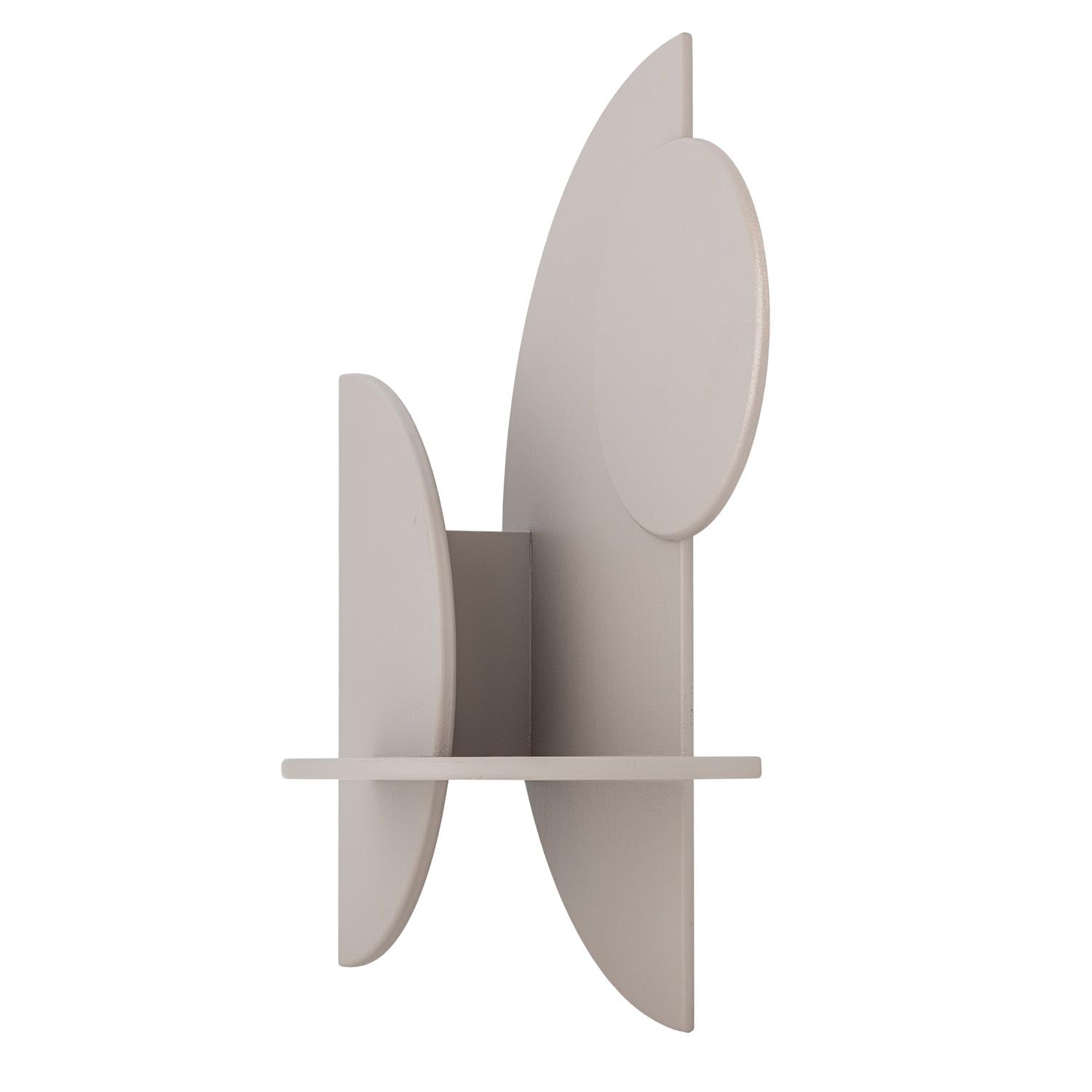 Gestalten Sie Ihre Wände mit dem Leonard Regal von Bloomingville – ein elegantes MDF-Regal in warmen Sandtönen, ideal für stilvolle Akzente.