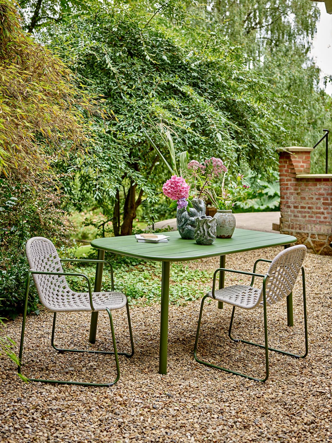 Calana Esszimmerstuhl, Grün, Metall in Green präsentiert im Onlineshop von KAQTU Design AG. Stuhl ist von Bloomingville