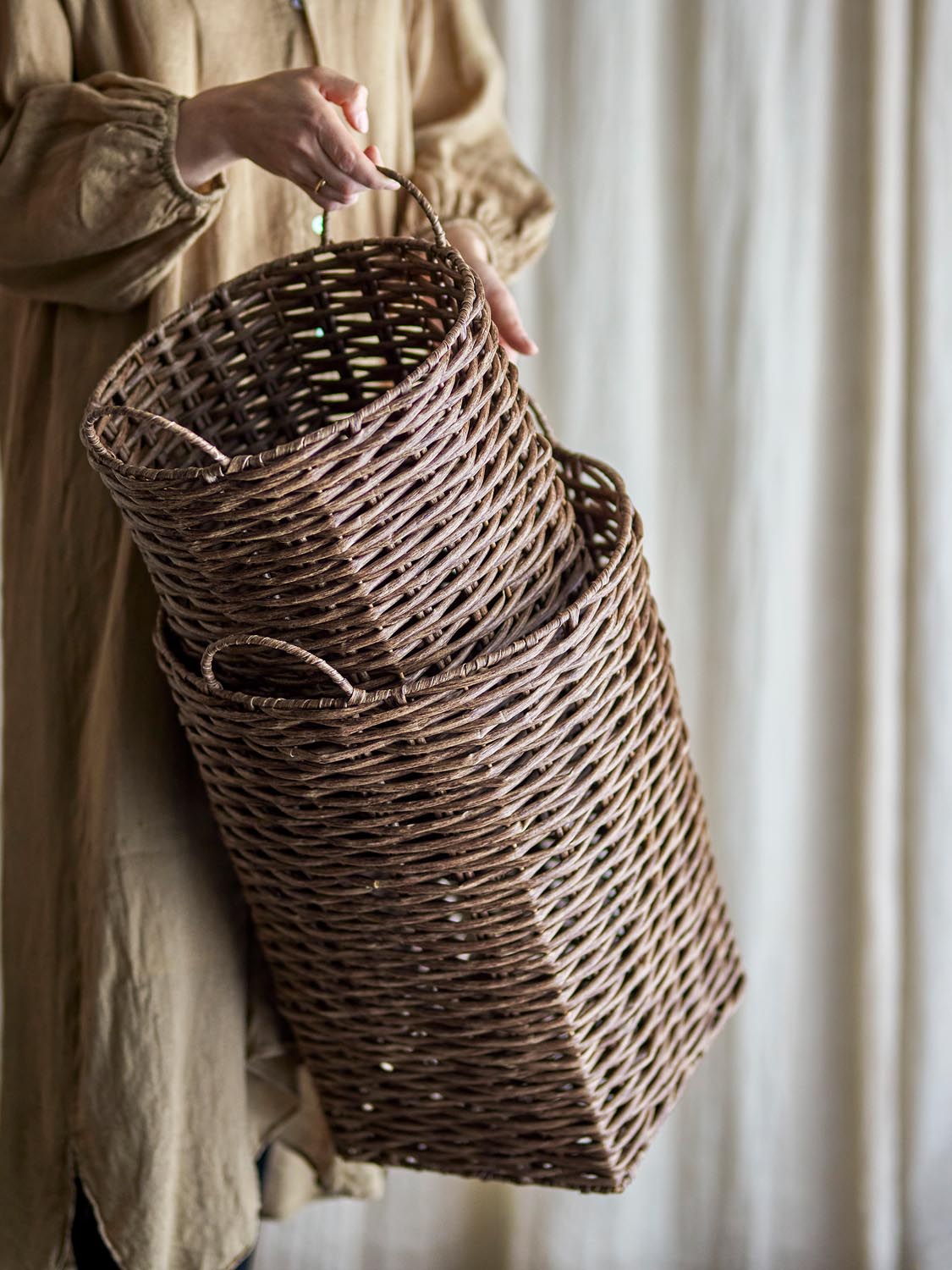 Cestina Korb, Braun, Polyrattan in Brown präsentiert im Onlineshop von KAQTU Design AG. Aufbewahrungskorb ist von Bloomingville