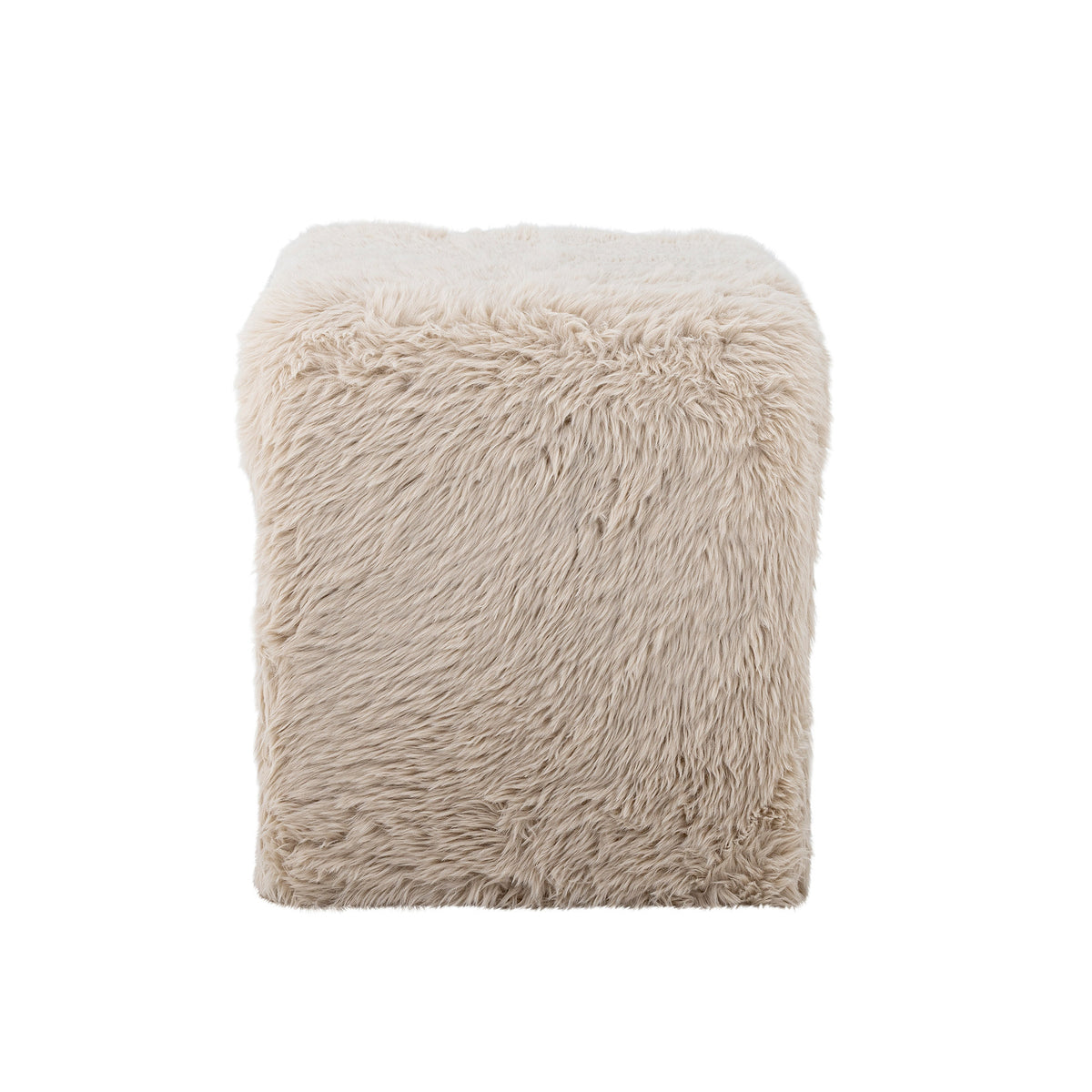 Beiger Bobbie Hocker von Bloomingville mit rundlicher Form, Polyesterbezug und Holzbeinen in Naturfarbe, auf hellem Hintergrund fotografiert