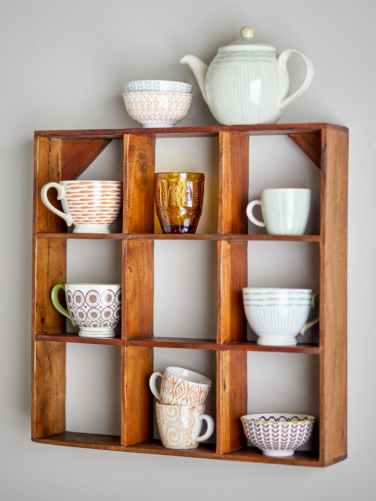 Tilo Regal, Braun, Recyceltes Holz in Brown präsentiert im Onlineshop von KAQTU Design AG. Wandregal ist von Creative Collection