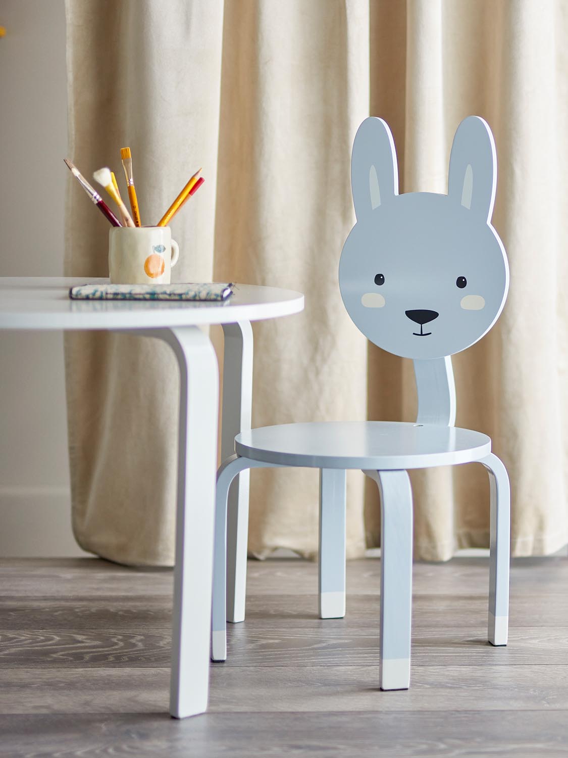 Marle Stuhl, Grau, FSC®100%, MDF in Grey präsentiert im Onlineshop von KAQTU Design AG. Stuhl ist von Bloomingville Mini
