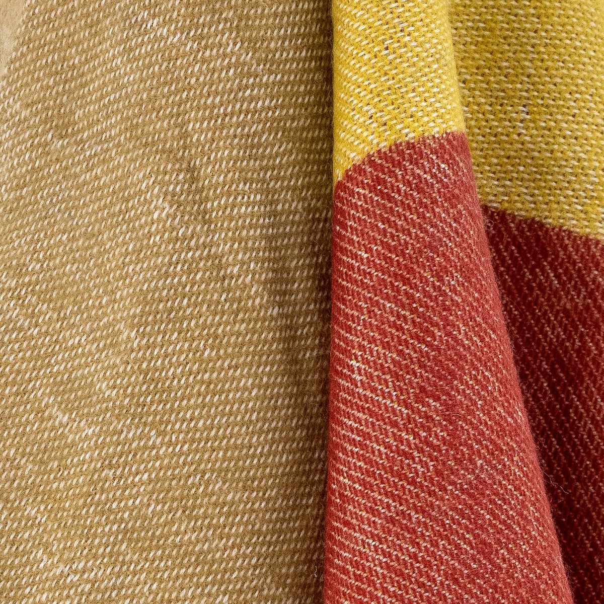 Ara Decke, Braun, Acryl in Brown präsentiert im Onlineshop von KAQTU Design AG. Wolldecke ist von Bloomingville