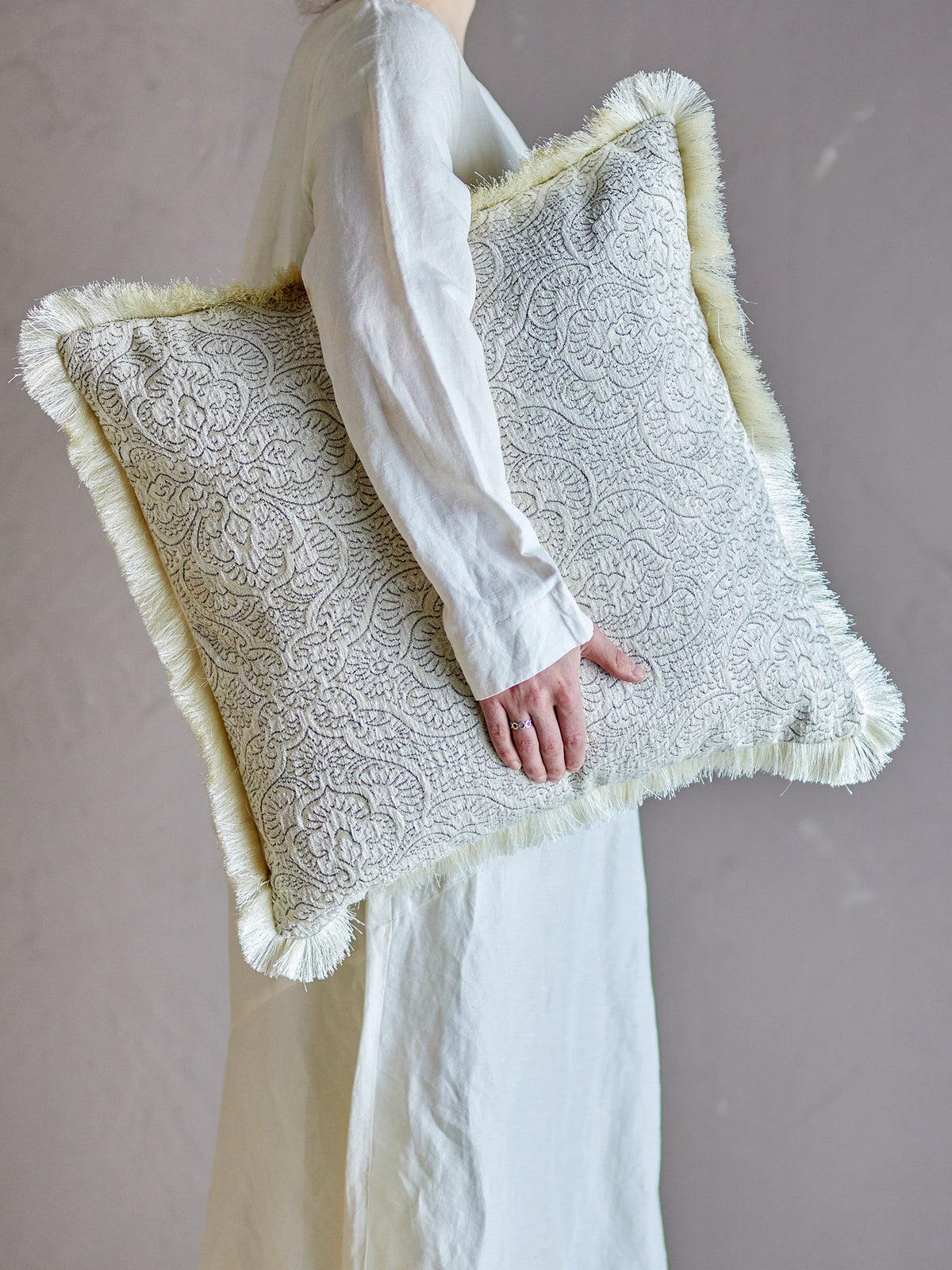Cabrie Kissen, Natur, Polyester in Natur präsentiert im Onlineshop von KAQTU Design AG. Deko Kissen ist von Bloomingville
