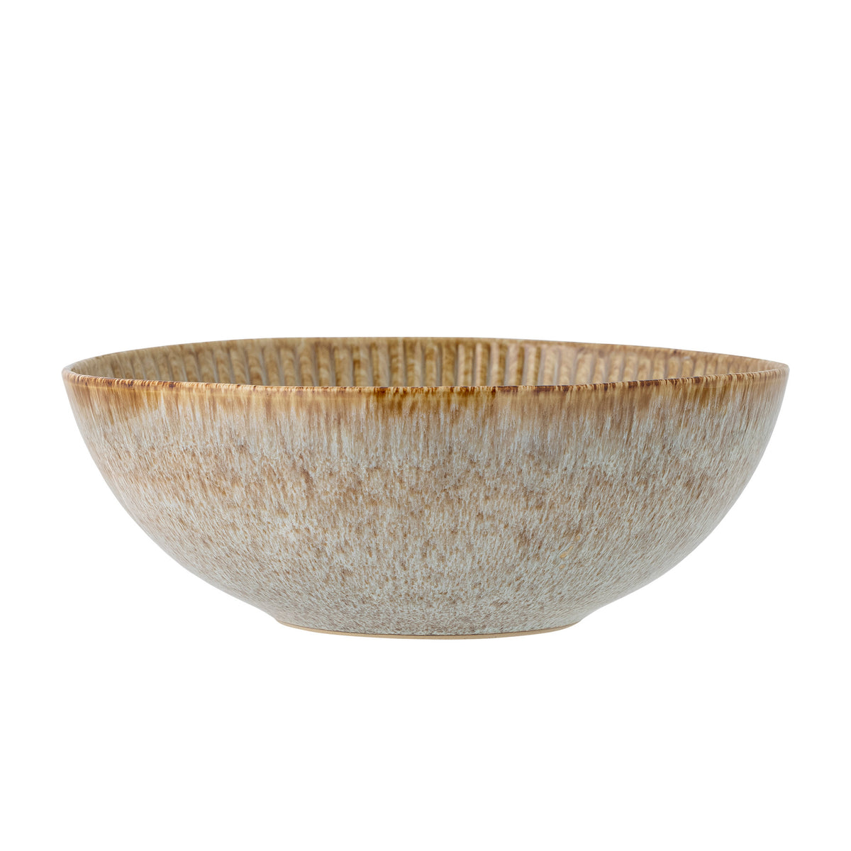 Runde Schale aus Steingut in Beige mit reaktiver Glasur, weiche Form, Serie Fleur von Creative Collection, auf hellem Hintergrund fotografiert