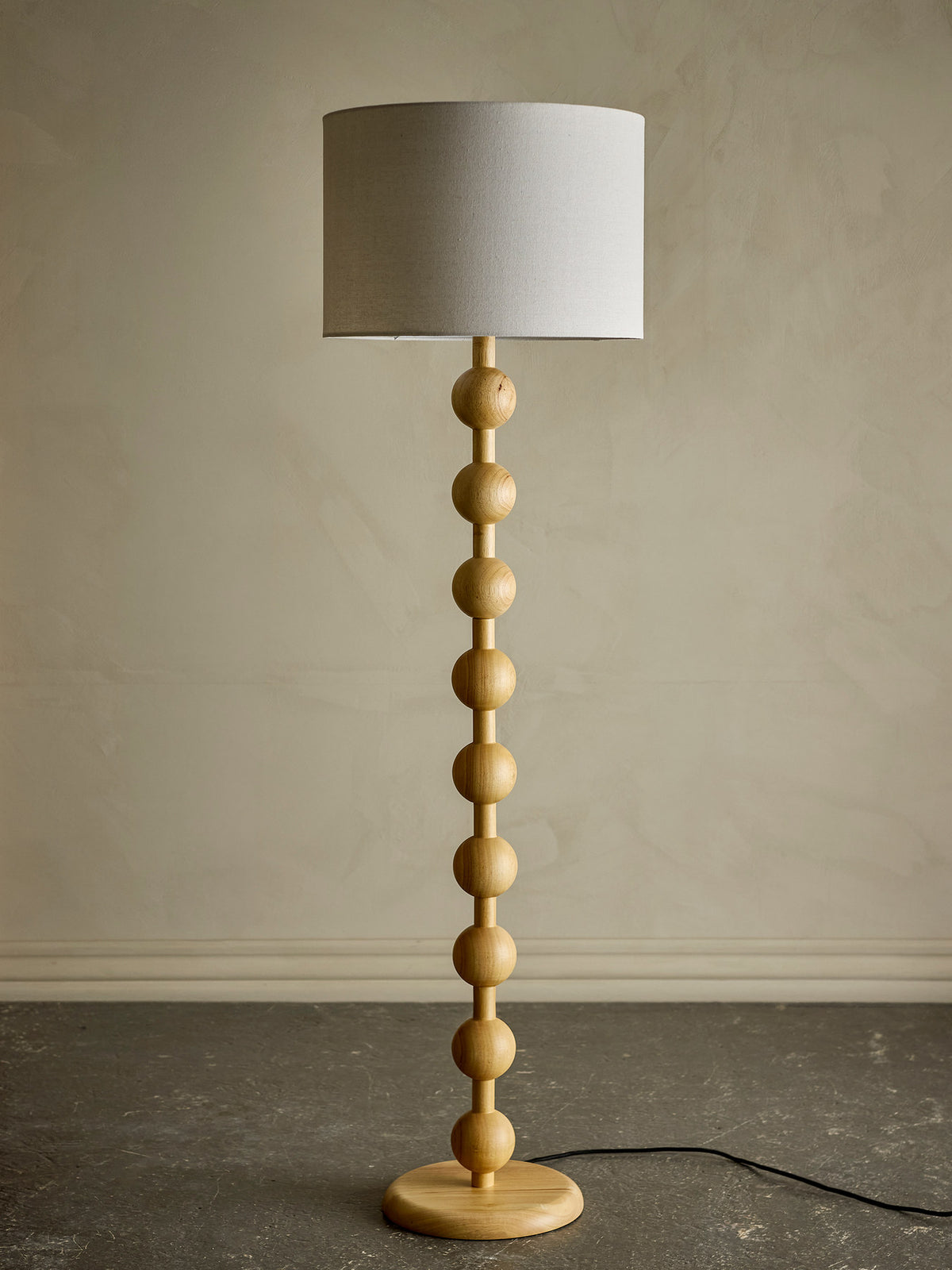 Giacoma Stehlampe, Natur, Gummibaumholz in Natur präsentiert im Onlineshop von KAQTU Design AG. Stehleuchte ist von Bloomingville