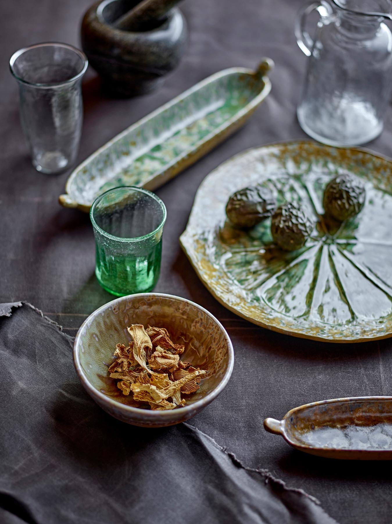 Erleben Sie das Asha Trinkglas von Bloomingville: Nachhaltiges, klares Design aus recyceltem Glas – perfekt für jeden Tisch und Anlass!