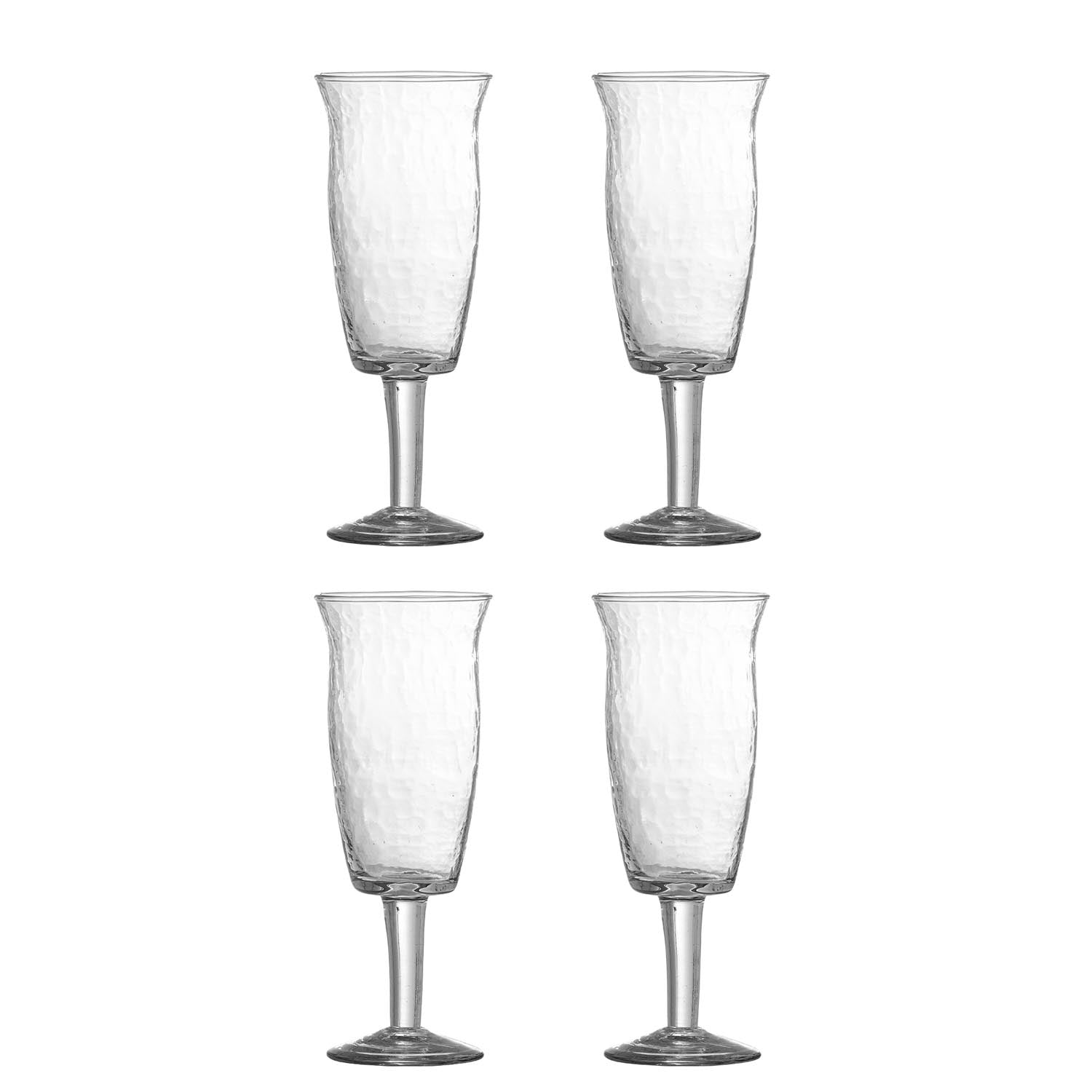 Erleben Sie das Asha Weinglas von Bloomingville: Elegantes, recyceltes Glas mit einzigartiger gehämmerter Struktur – ideal für besondere Momente!