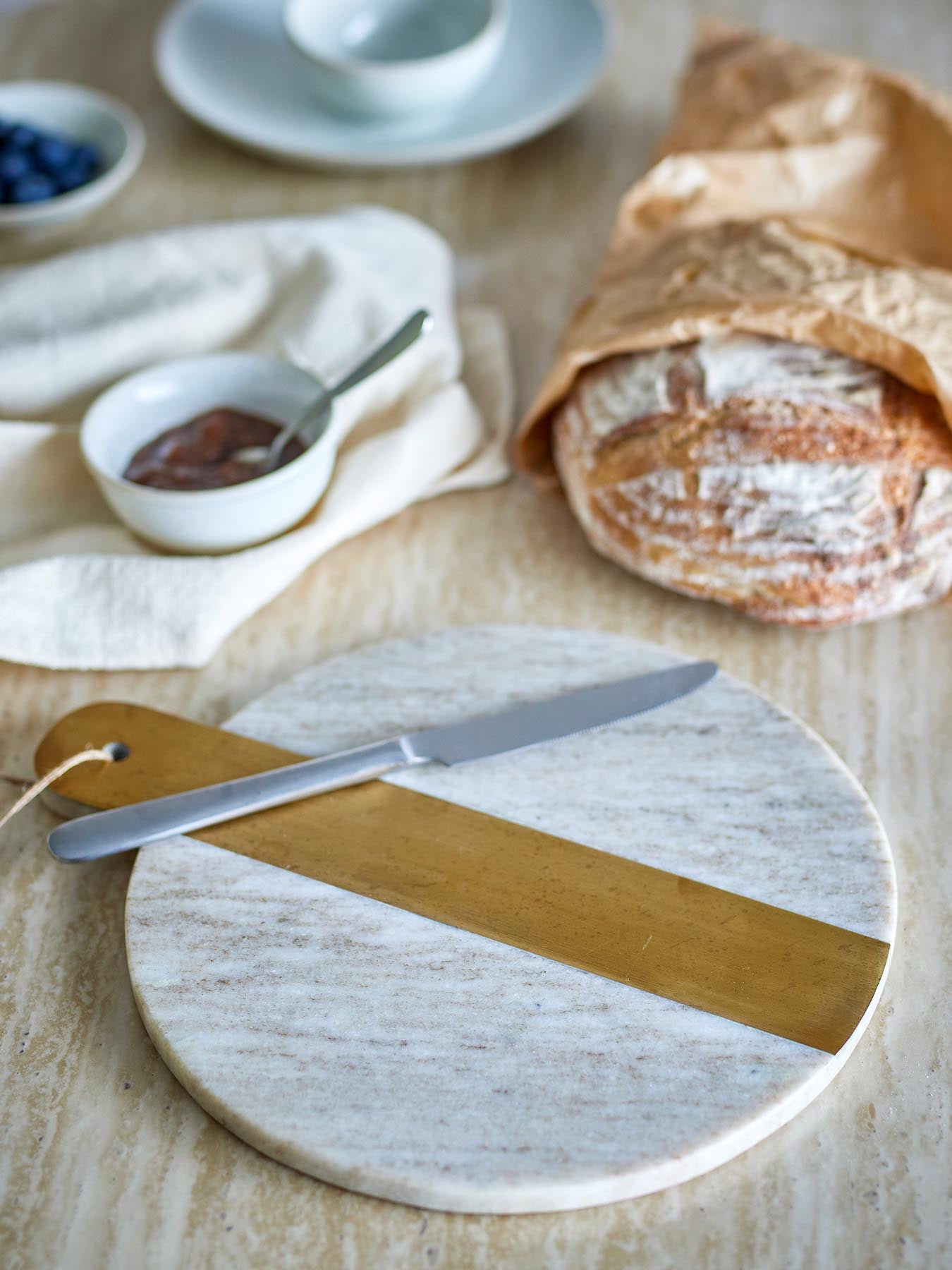 Erleben Sie das stilvolle Villette Schneidebrett aus edlem Natur-Marmor von Bloomingville. Ein einzigartiges, funktionales Highlight für Ihre Küche!